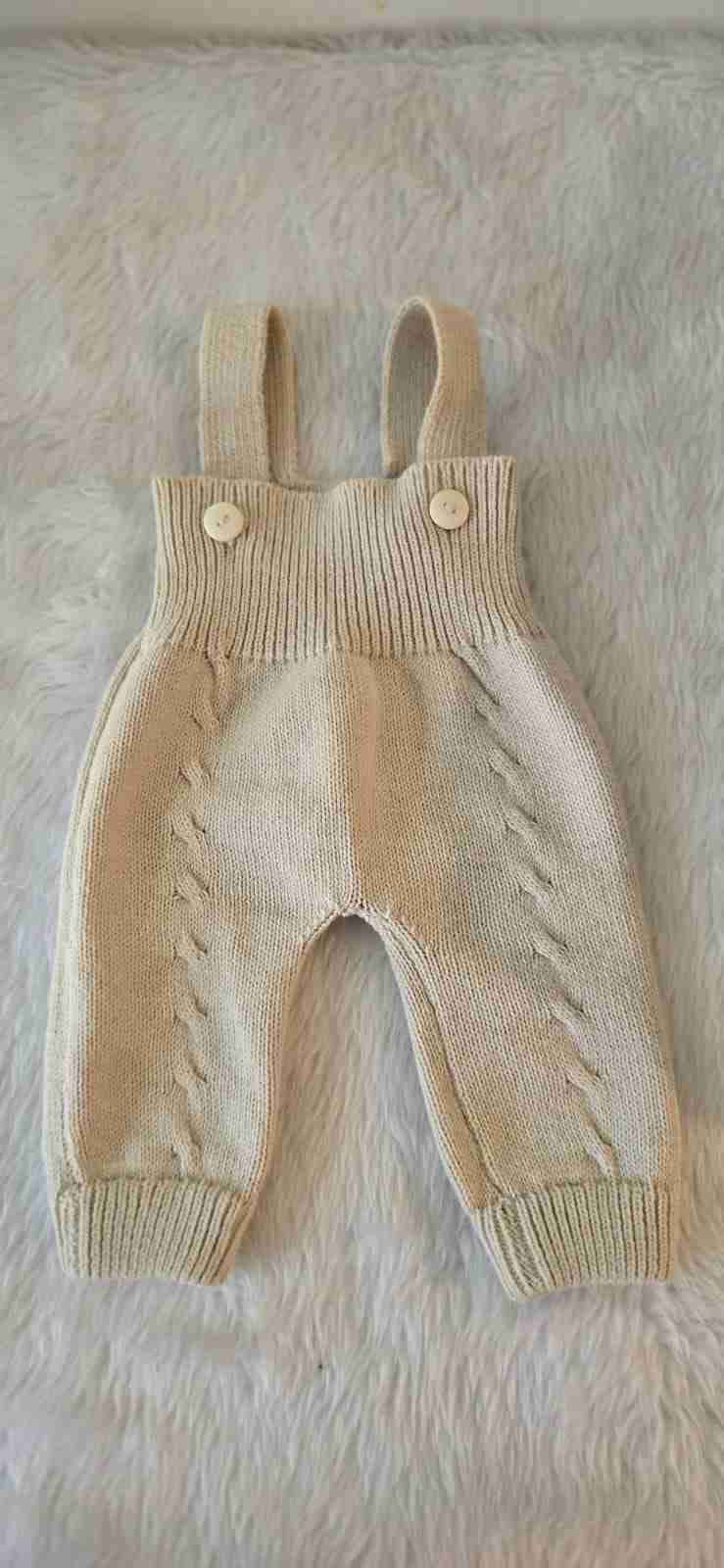 Jardineras de bebé de lana beige