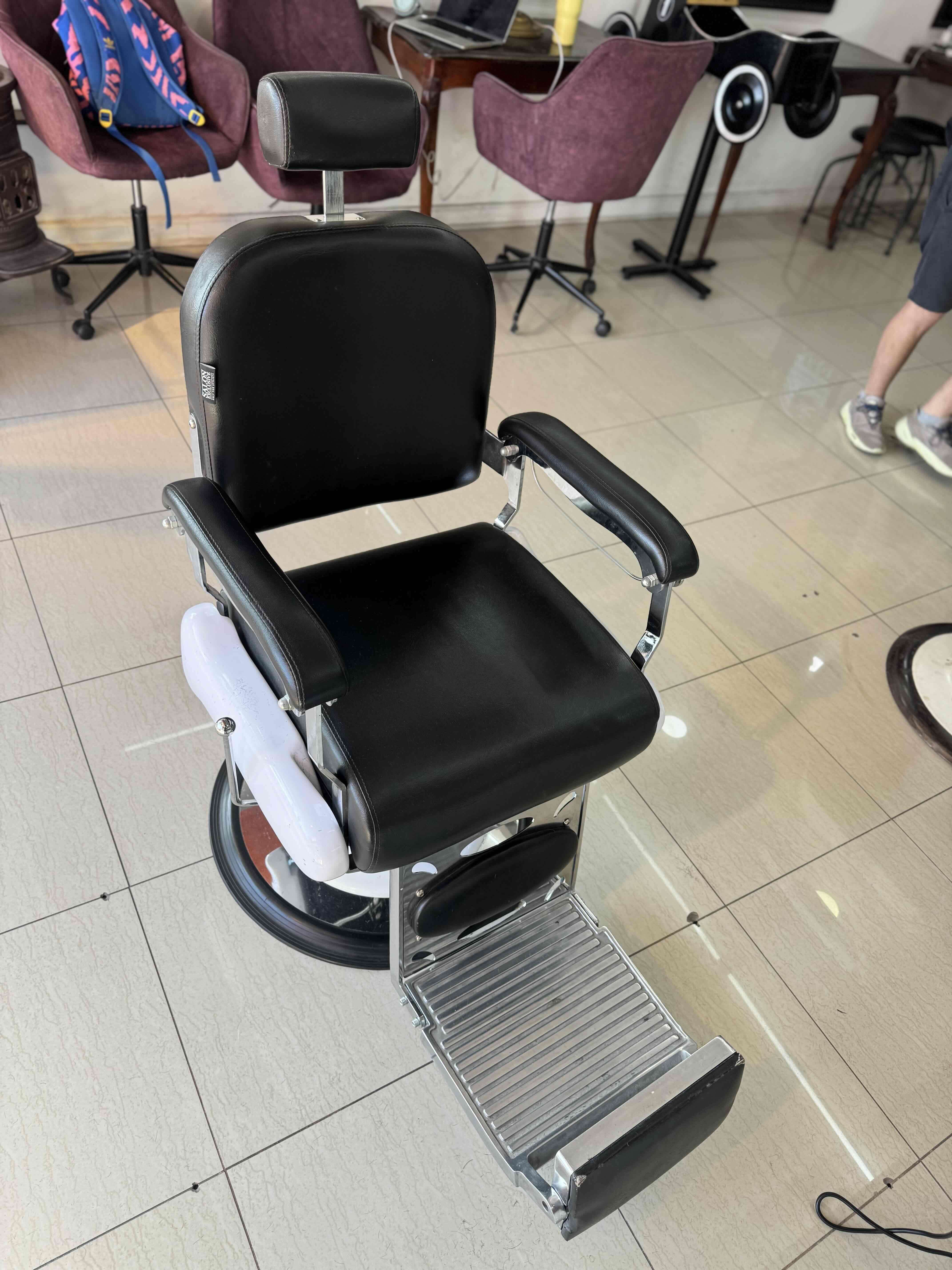 Silla de barbero ajustable negra - miniatura 2