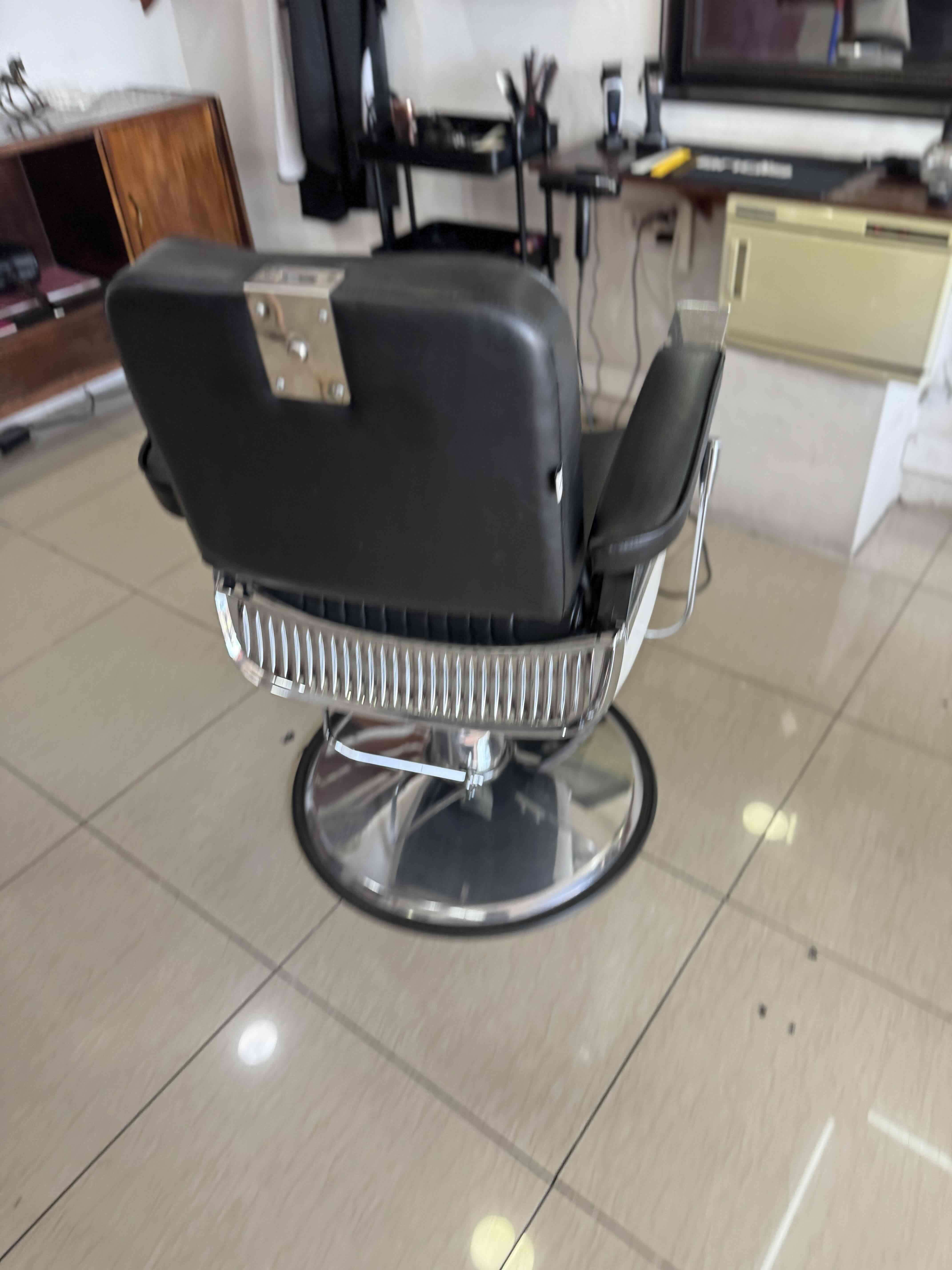 Silla de peluquería reclinable - miniatura 4