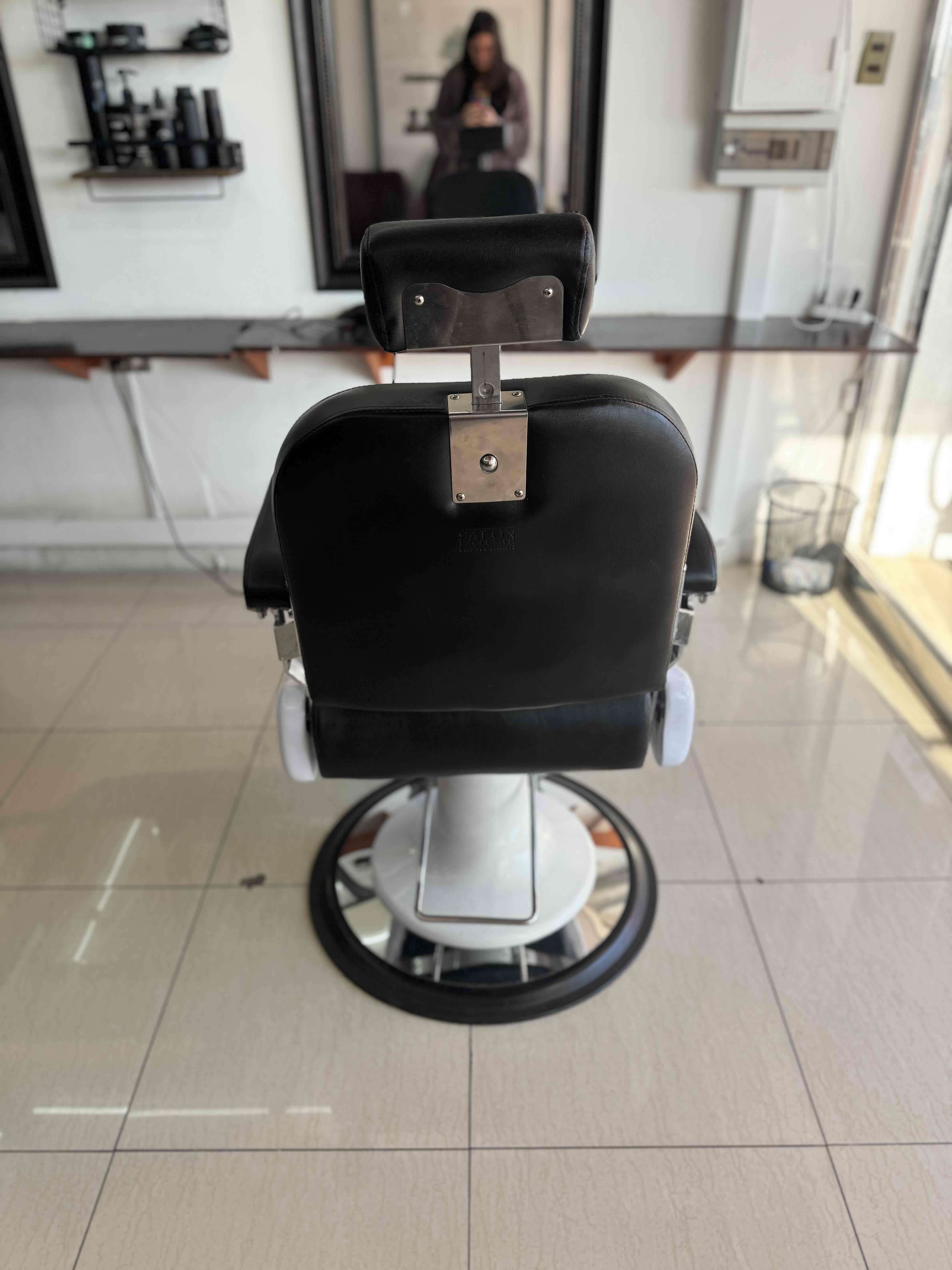 Silla de barbero ajustable negra - miniatura 4