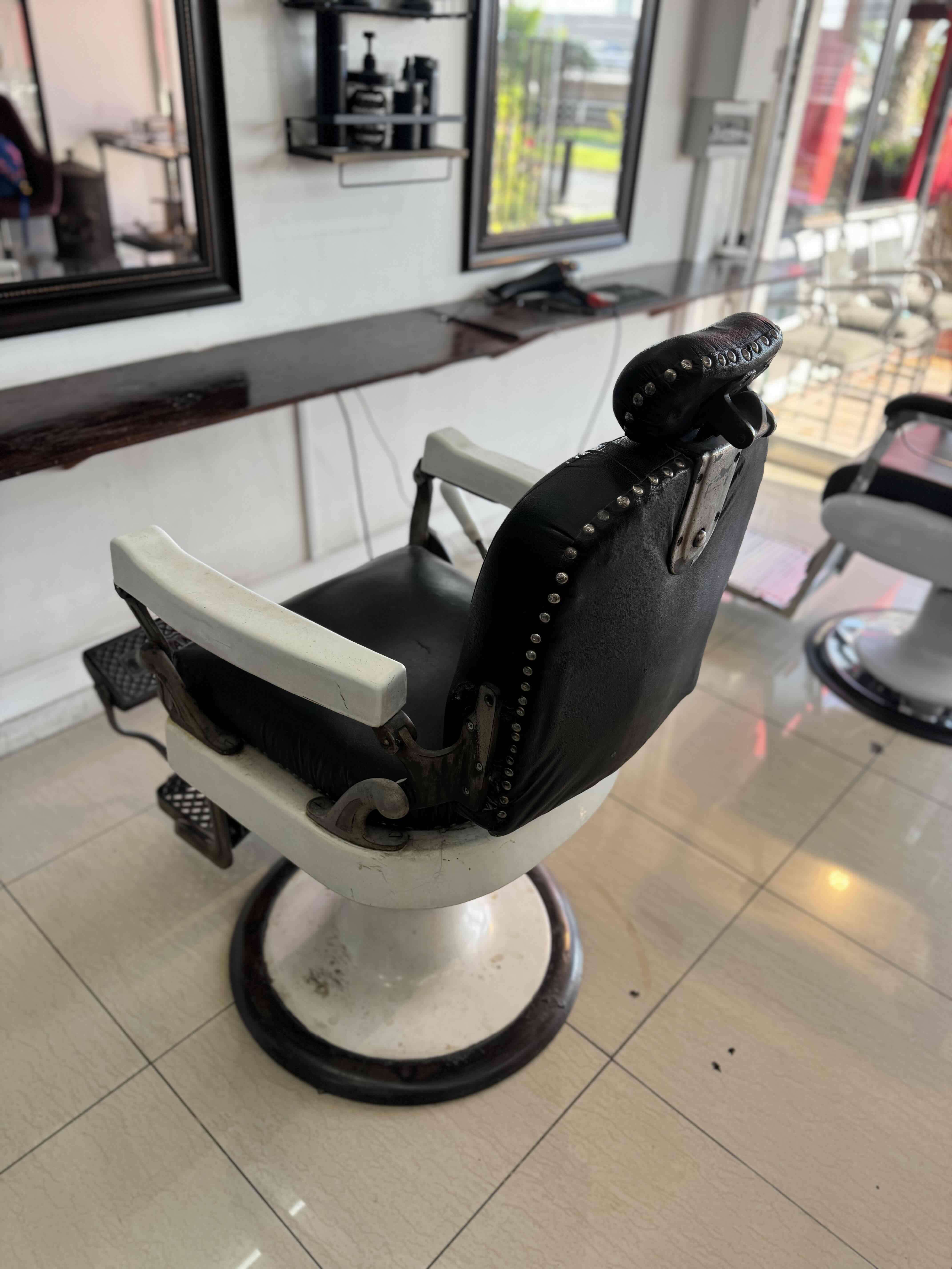 Silla de barbero vintage - miniatura 2