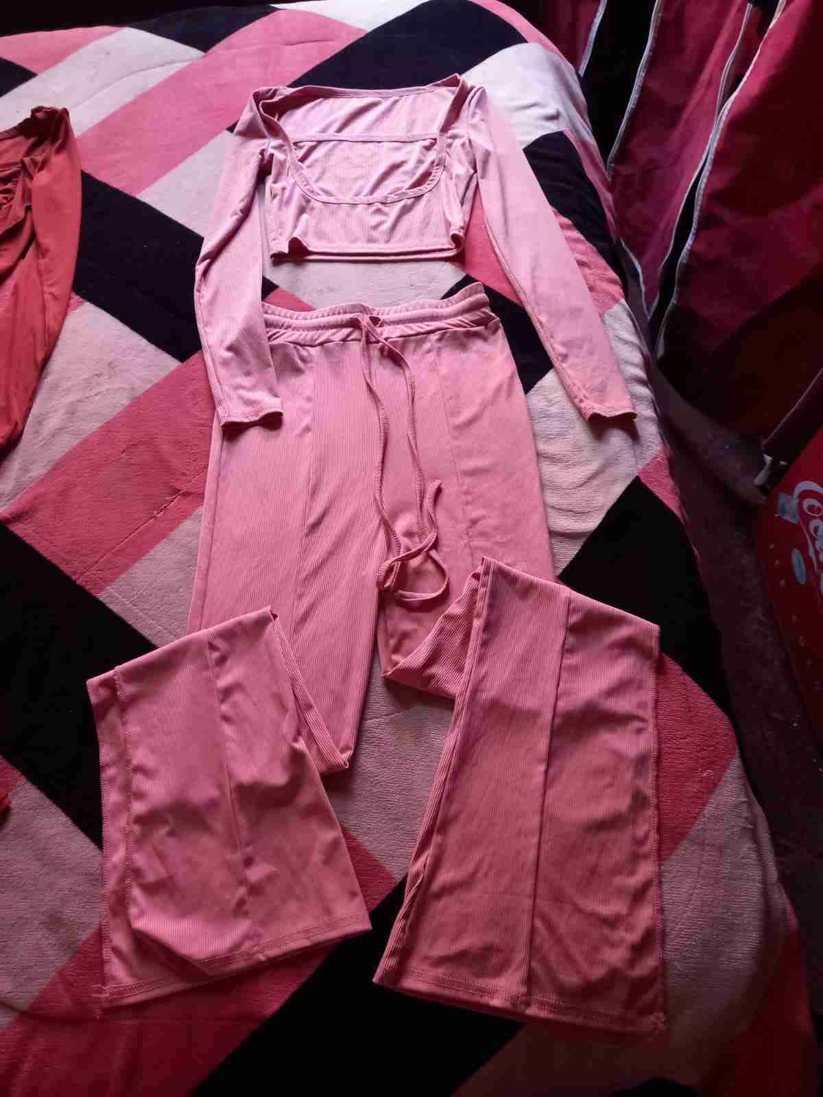 Conjunto rosa de dos piezas
