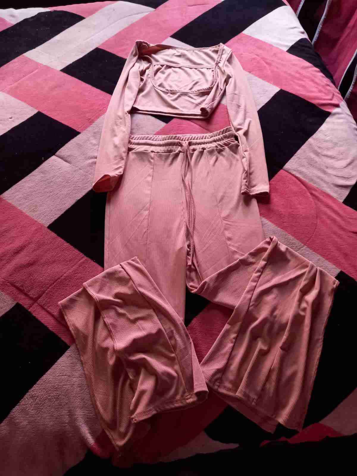 Conjunto rosa de dos piezas - miniatura 3