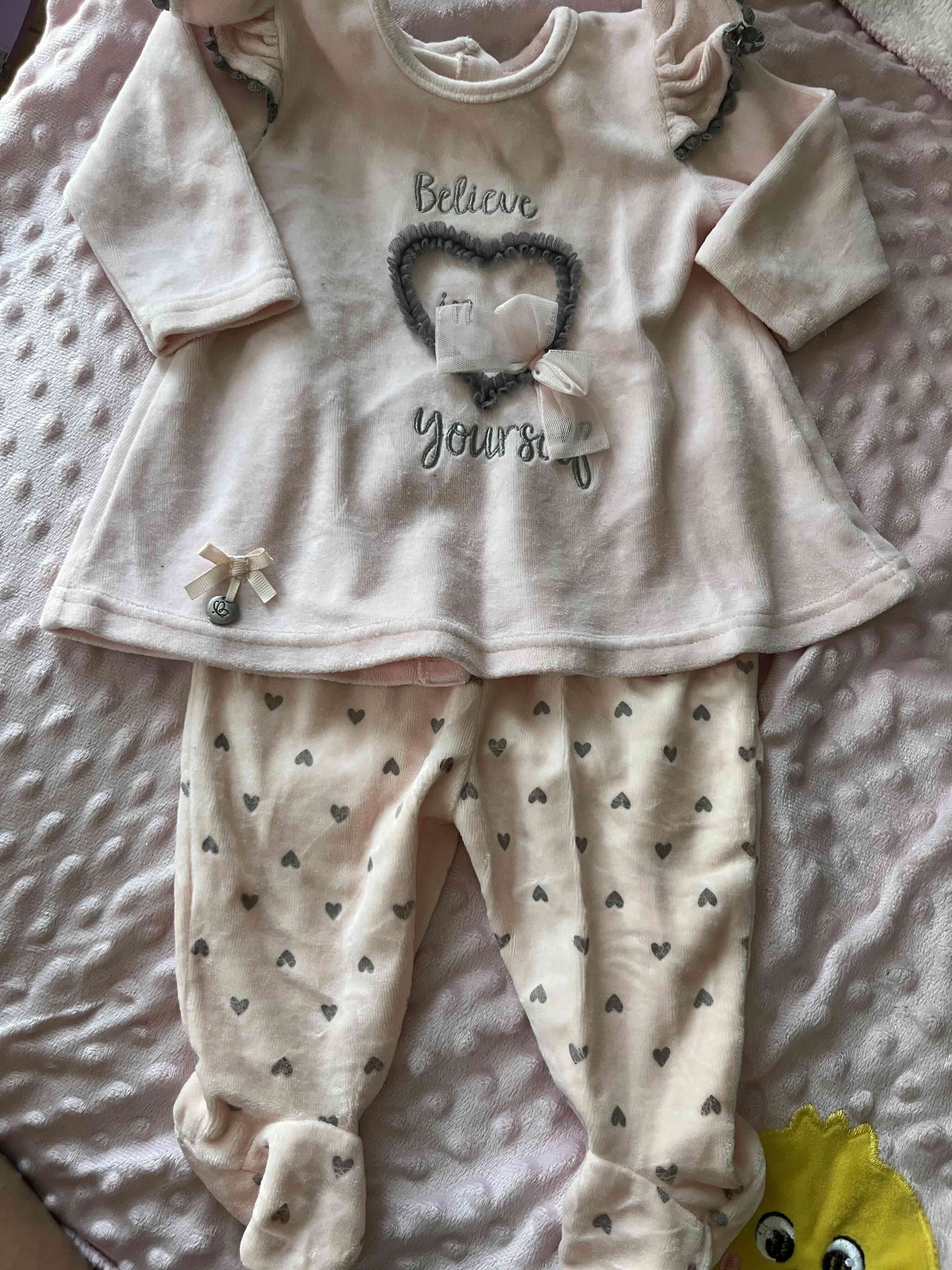 Conjunto bebé rosado con corazones limonada9meses