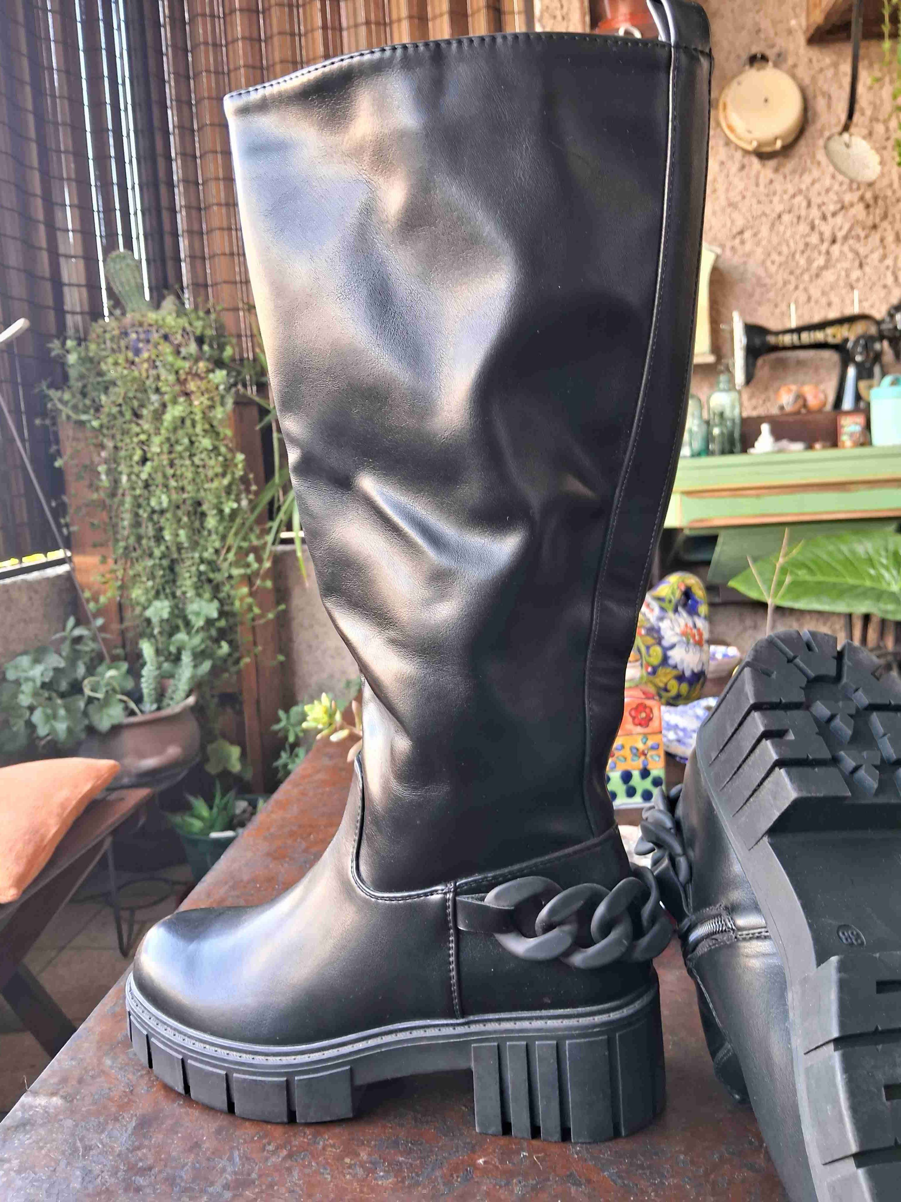 Botas negras de ecocuero - miniatura 2