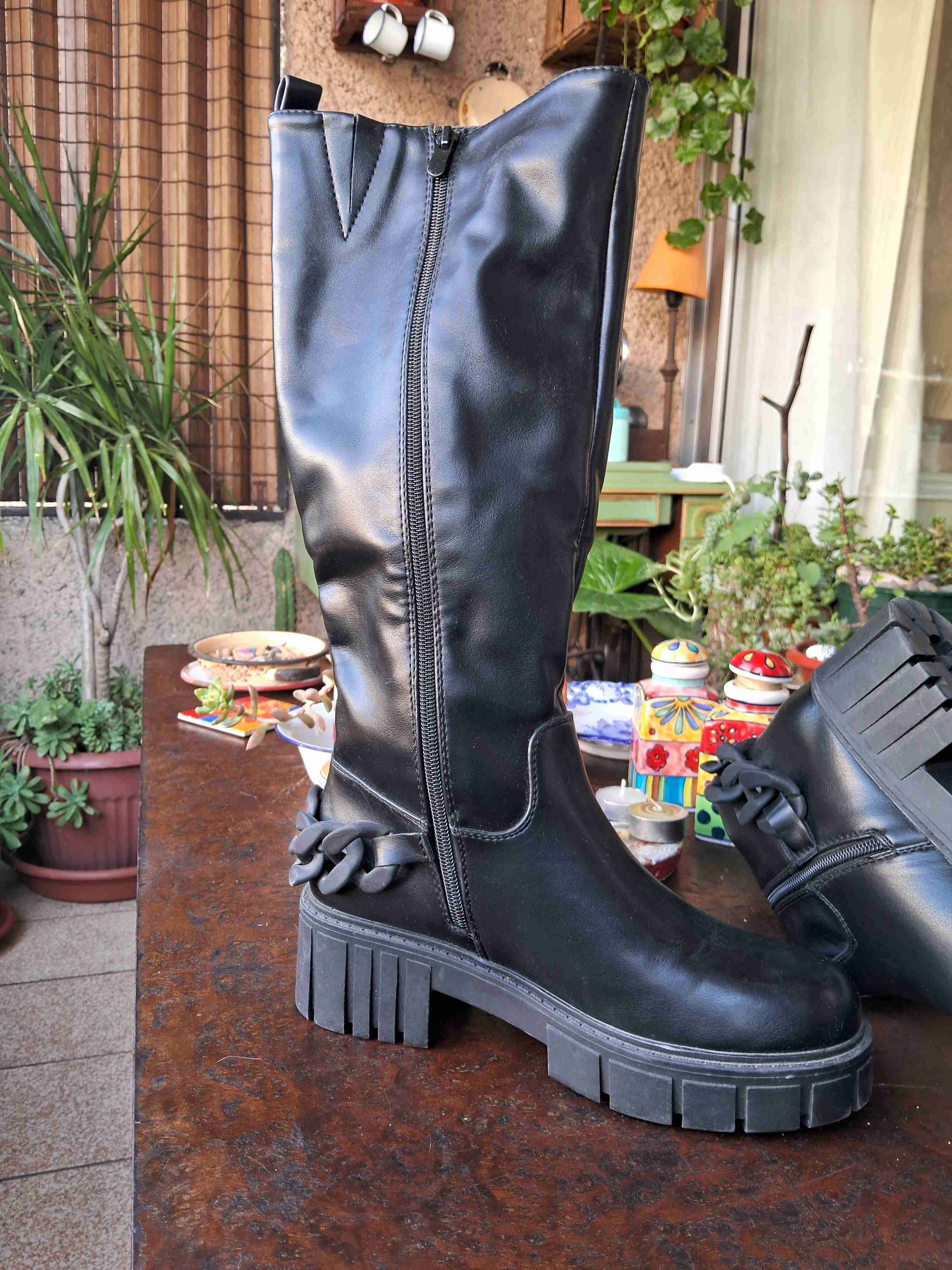 Botas negras de ecocuero - miniatura 4