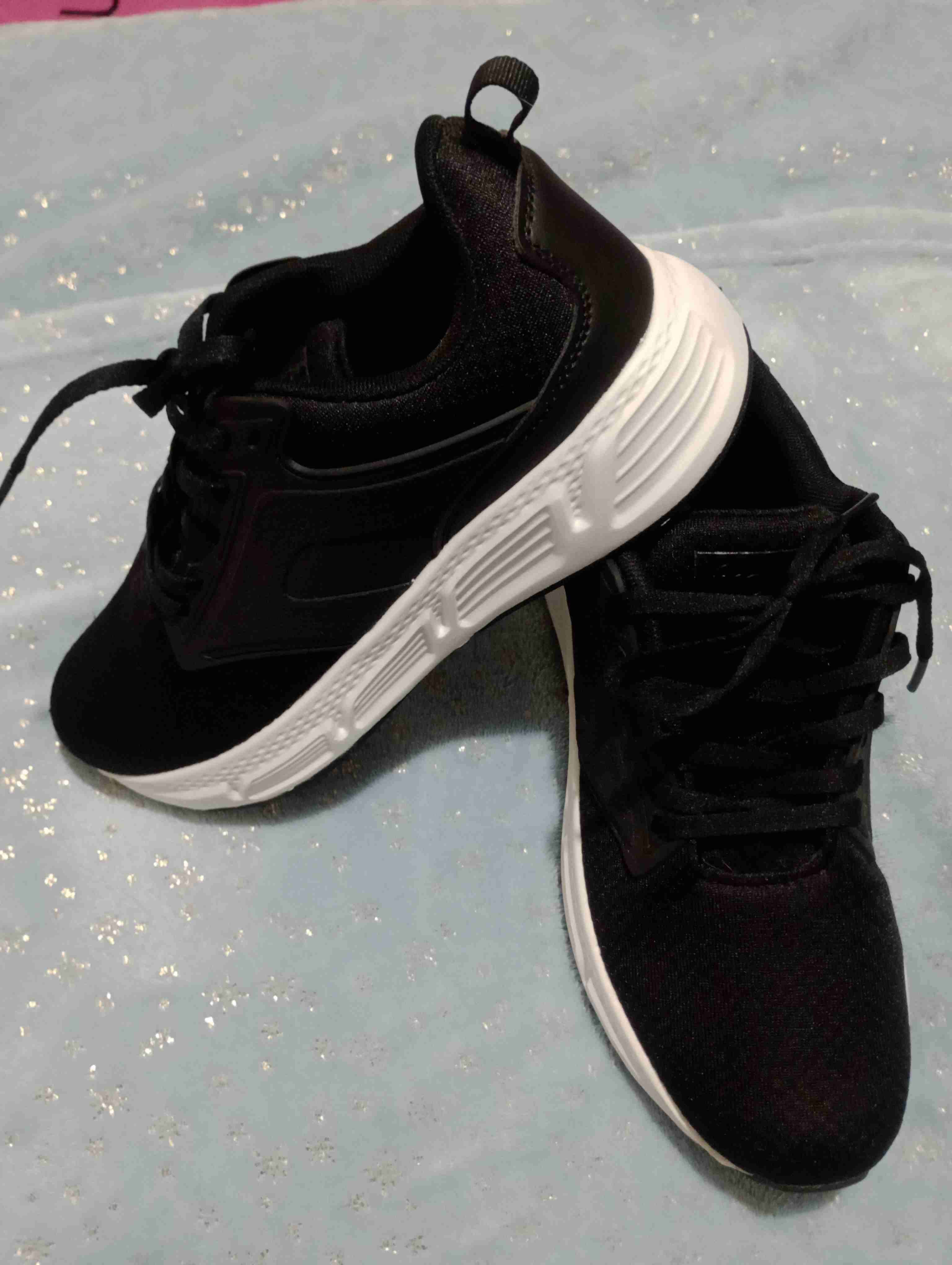 Zapatillas negras deportivas