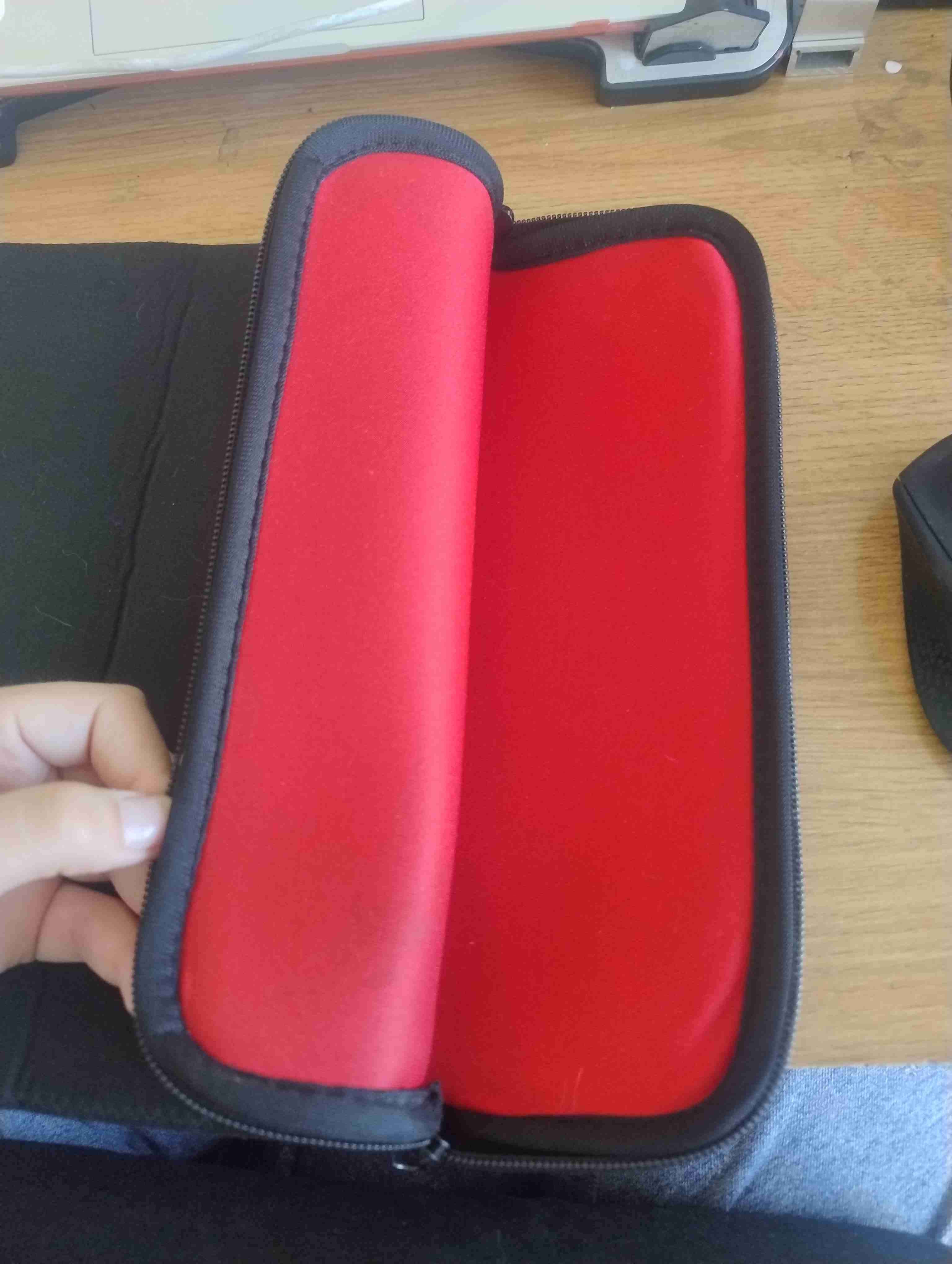Estuche para almacenamiento negro y rojo