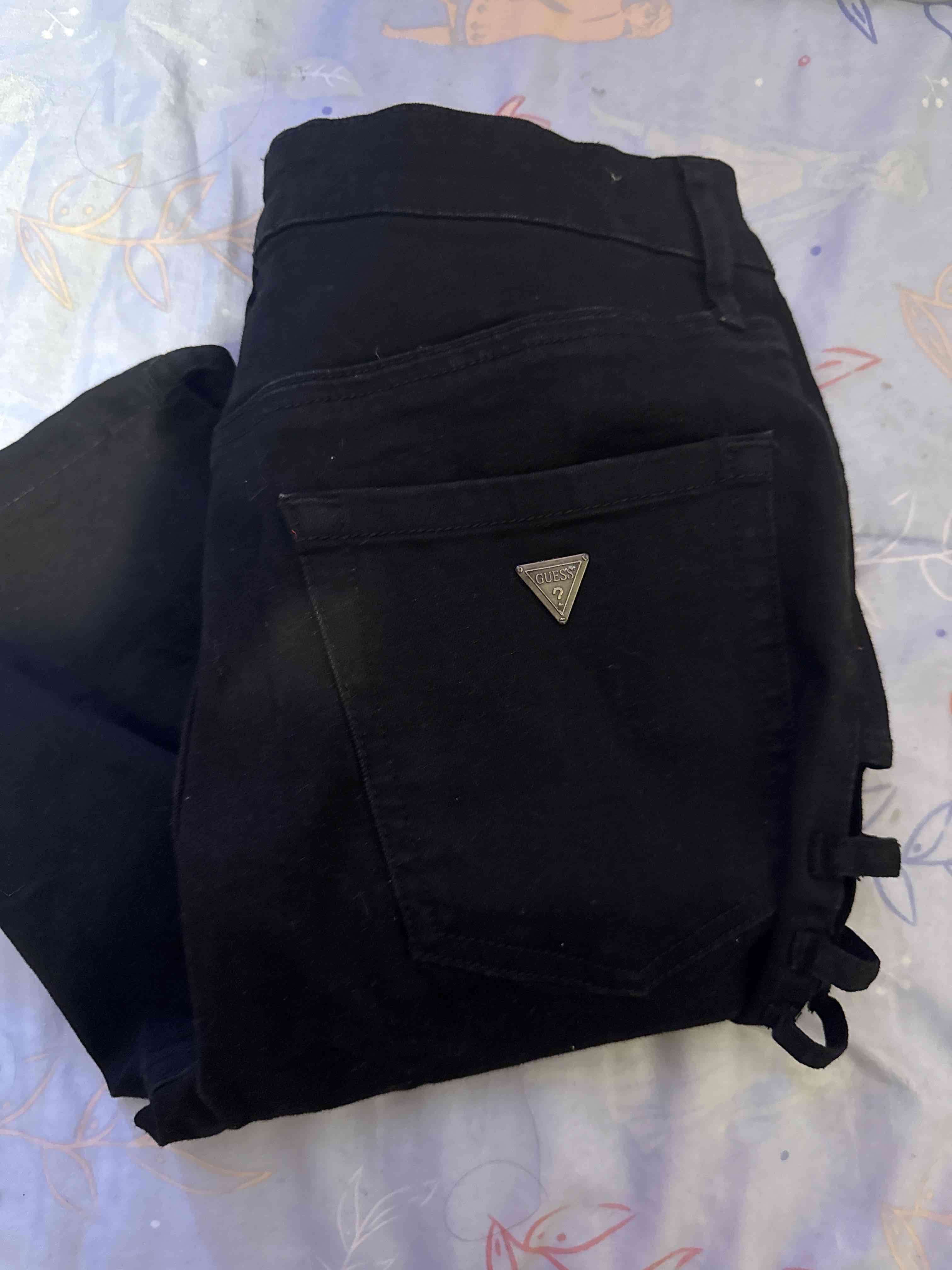 Shorts negros con diseño lateral - miniatura 2