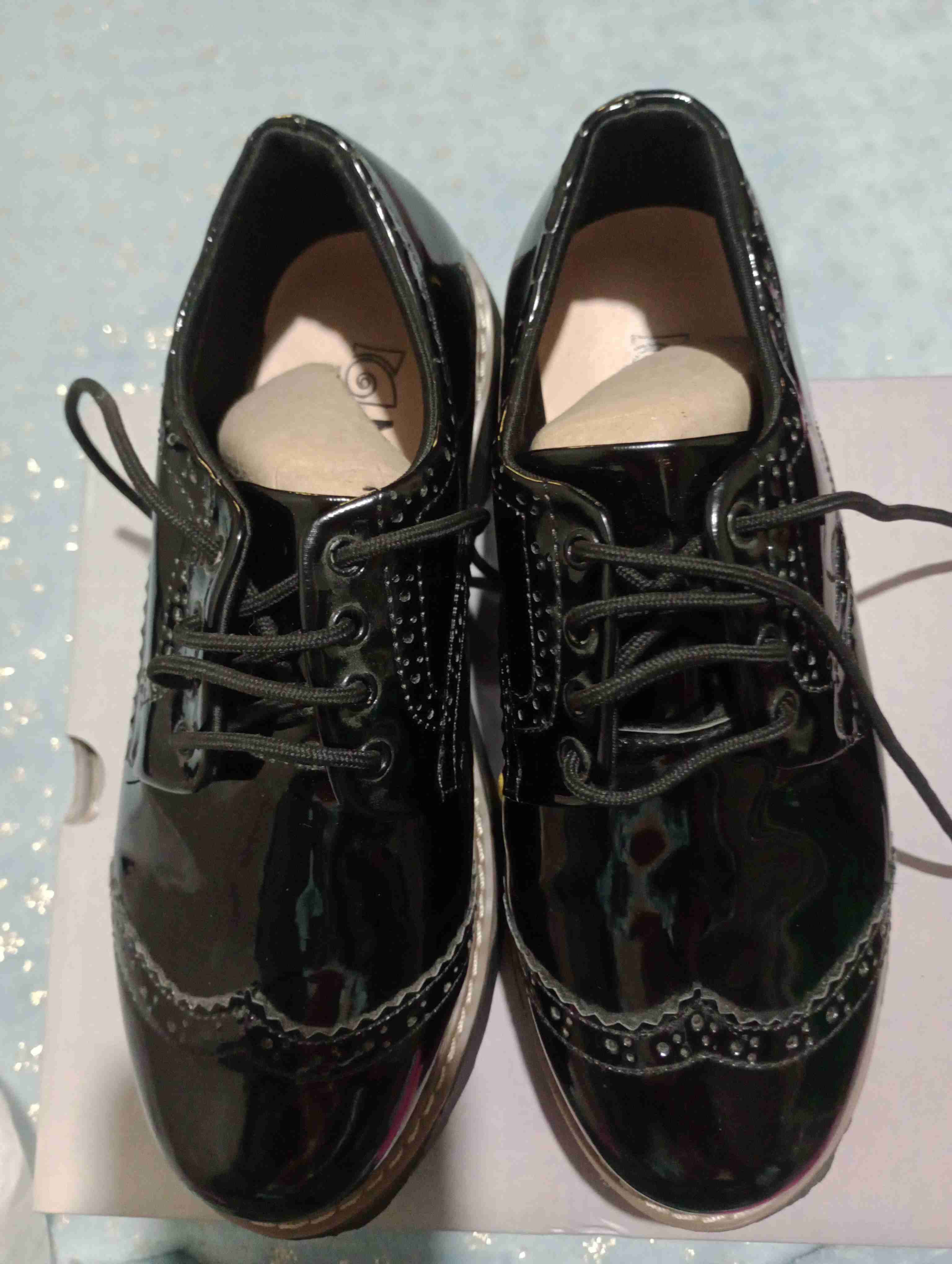 Zapatos de charol negro - miniatura 3