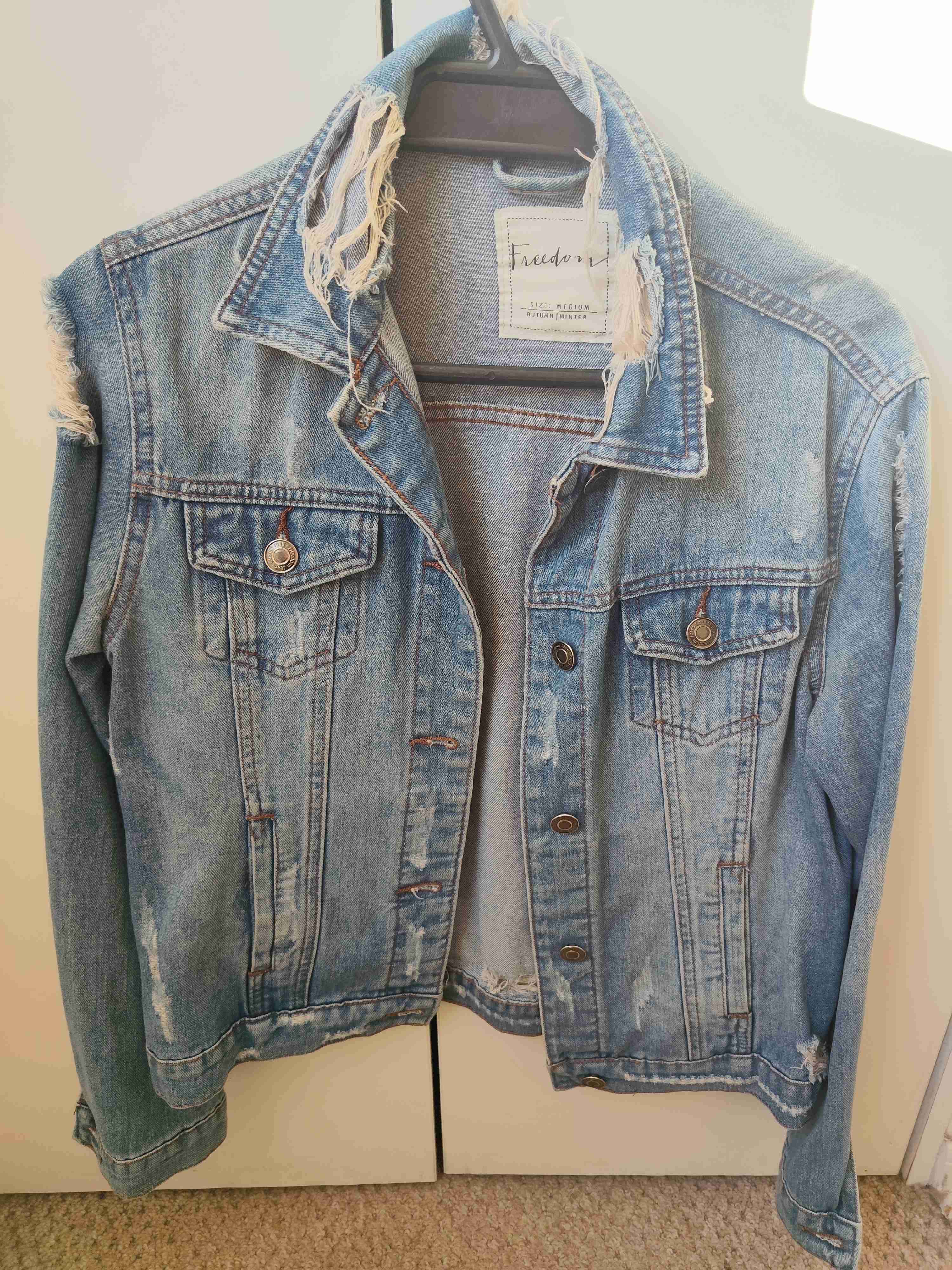 Chaqueta de mezclilla desgastada - miniatura 2