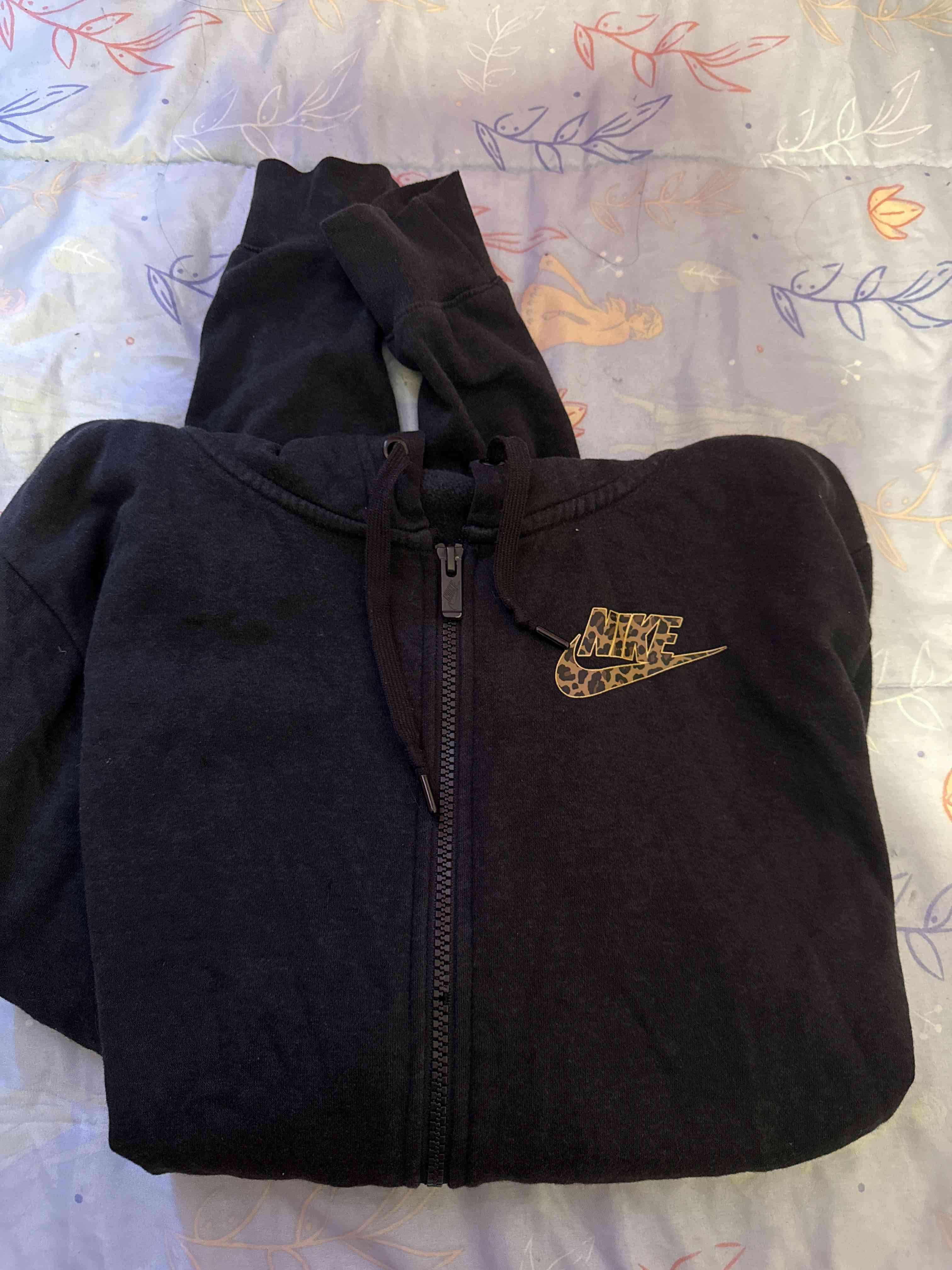 Polerón negro con capucha Nike - 1