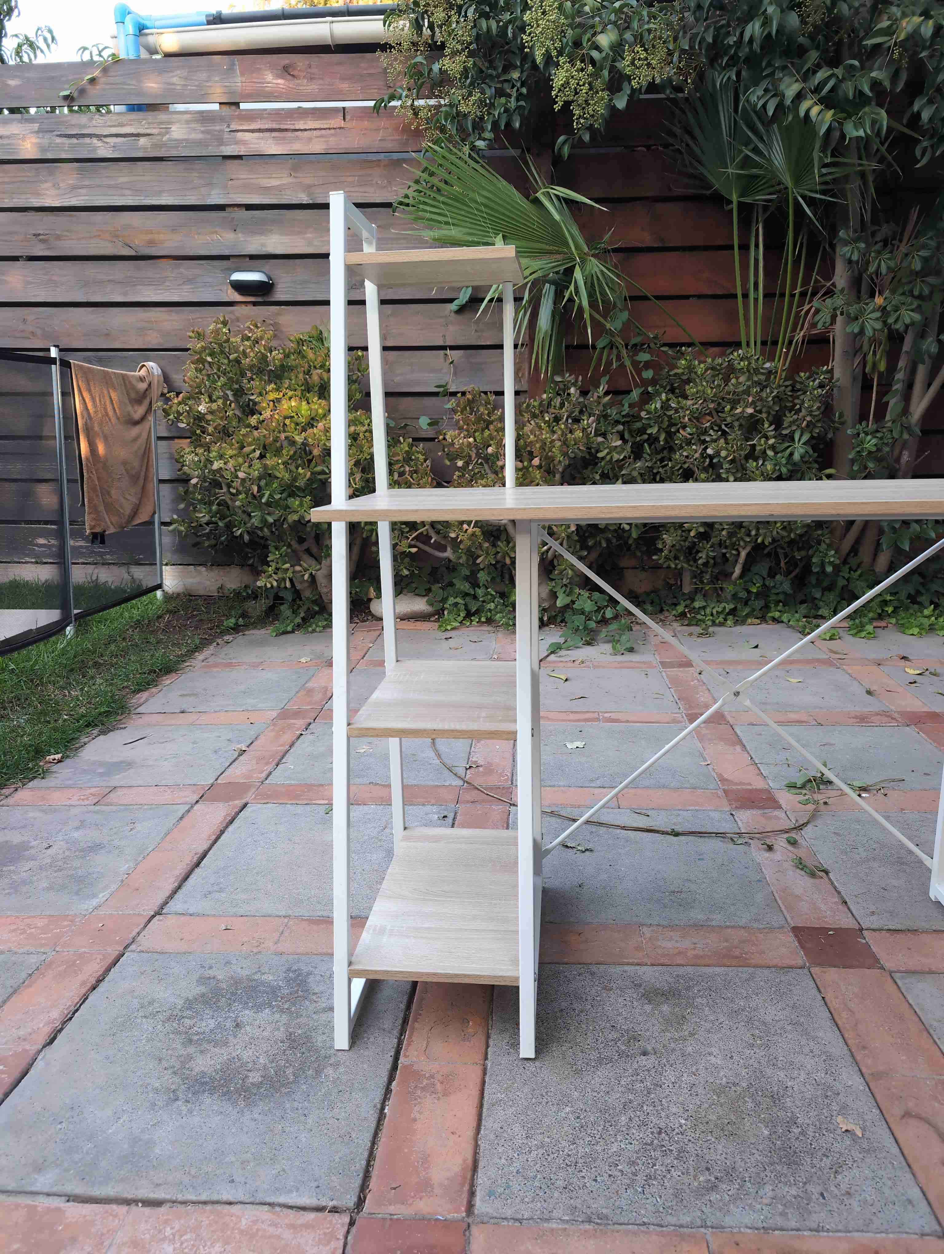 Escritorio con estantería integrada - 2