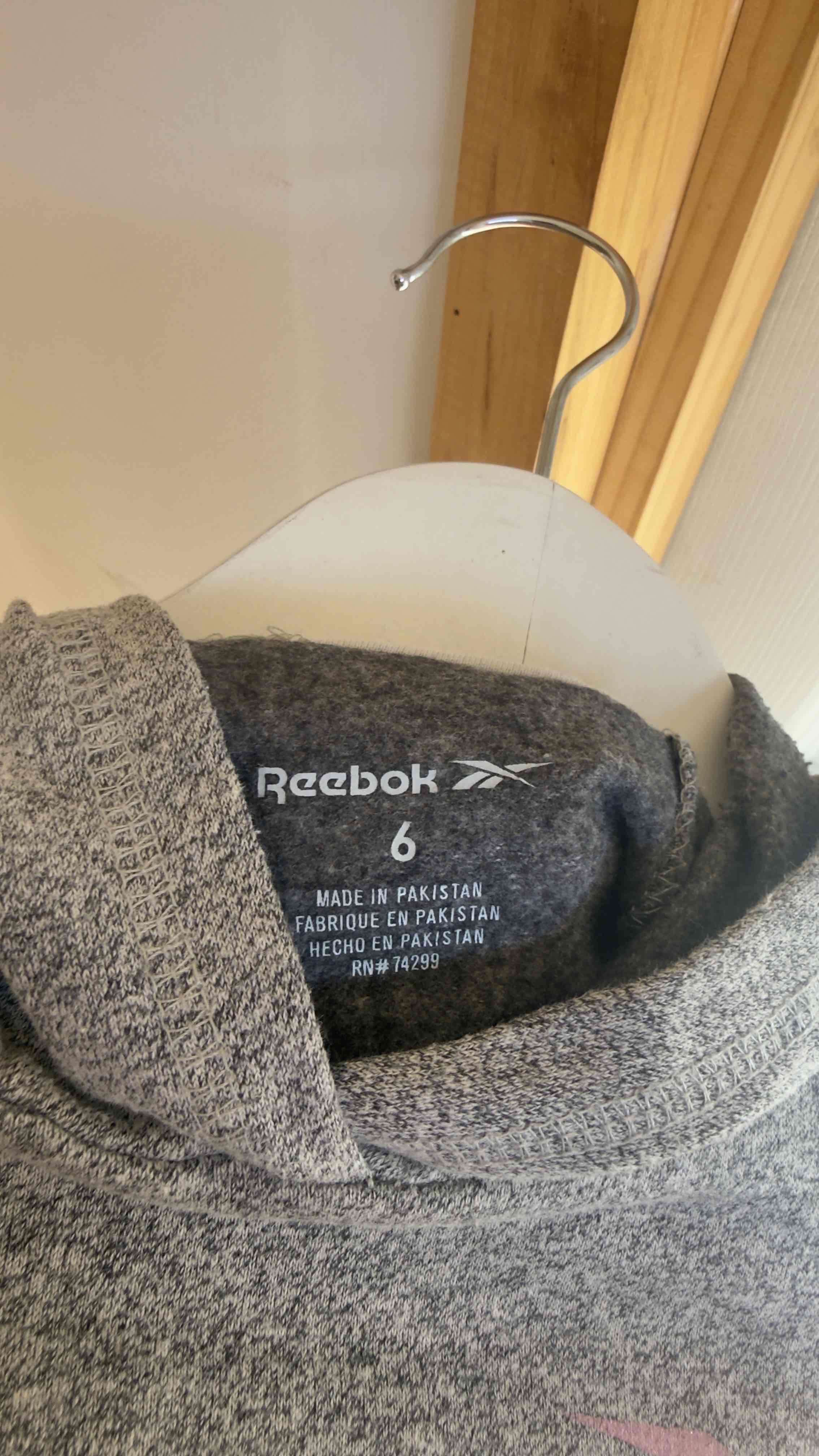 Polerón gris Reebok con capucha - miniatura 2