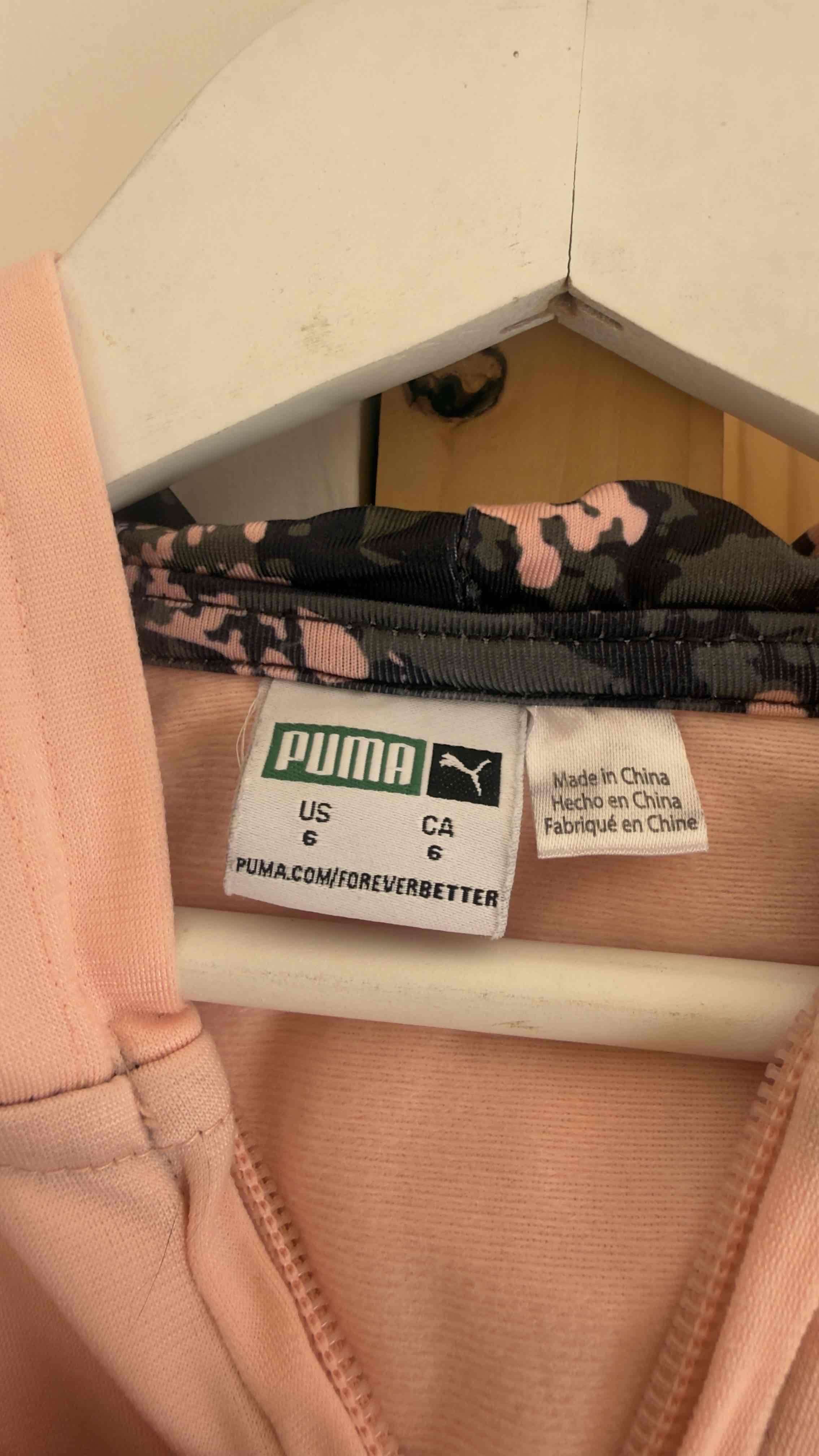 Polerón rosado con capucha - miniatura 3