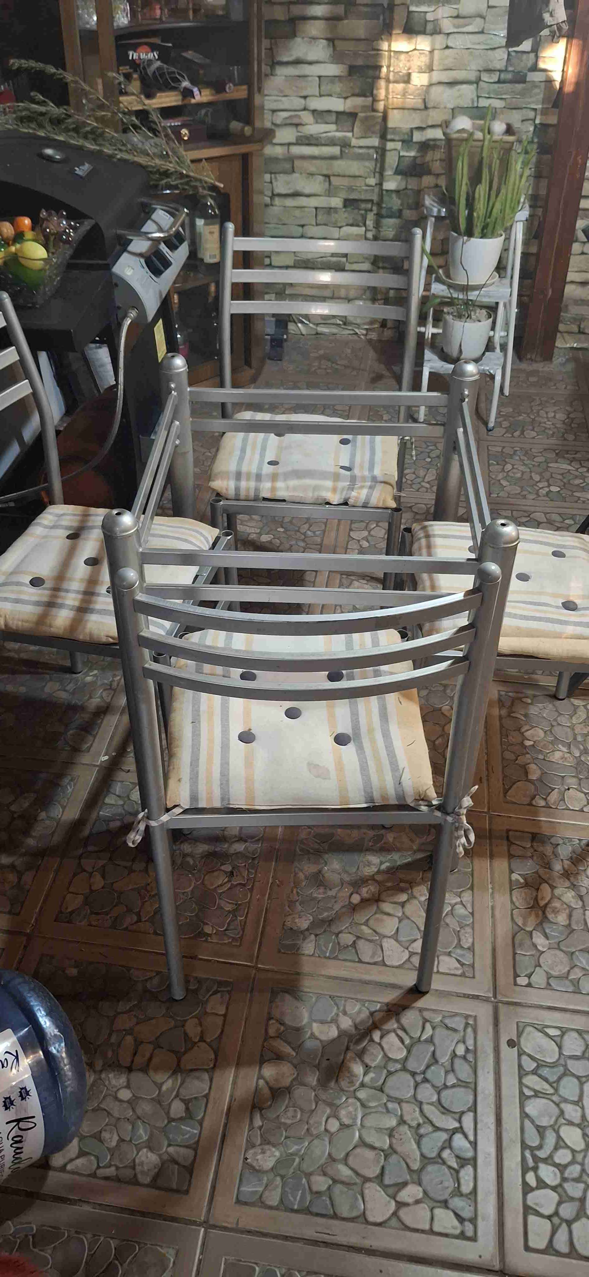 Set de 4 sillas metálicas - 2