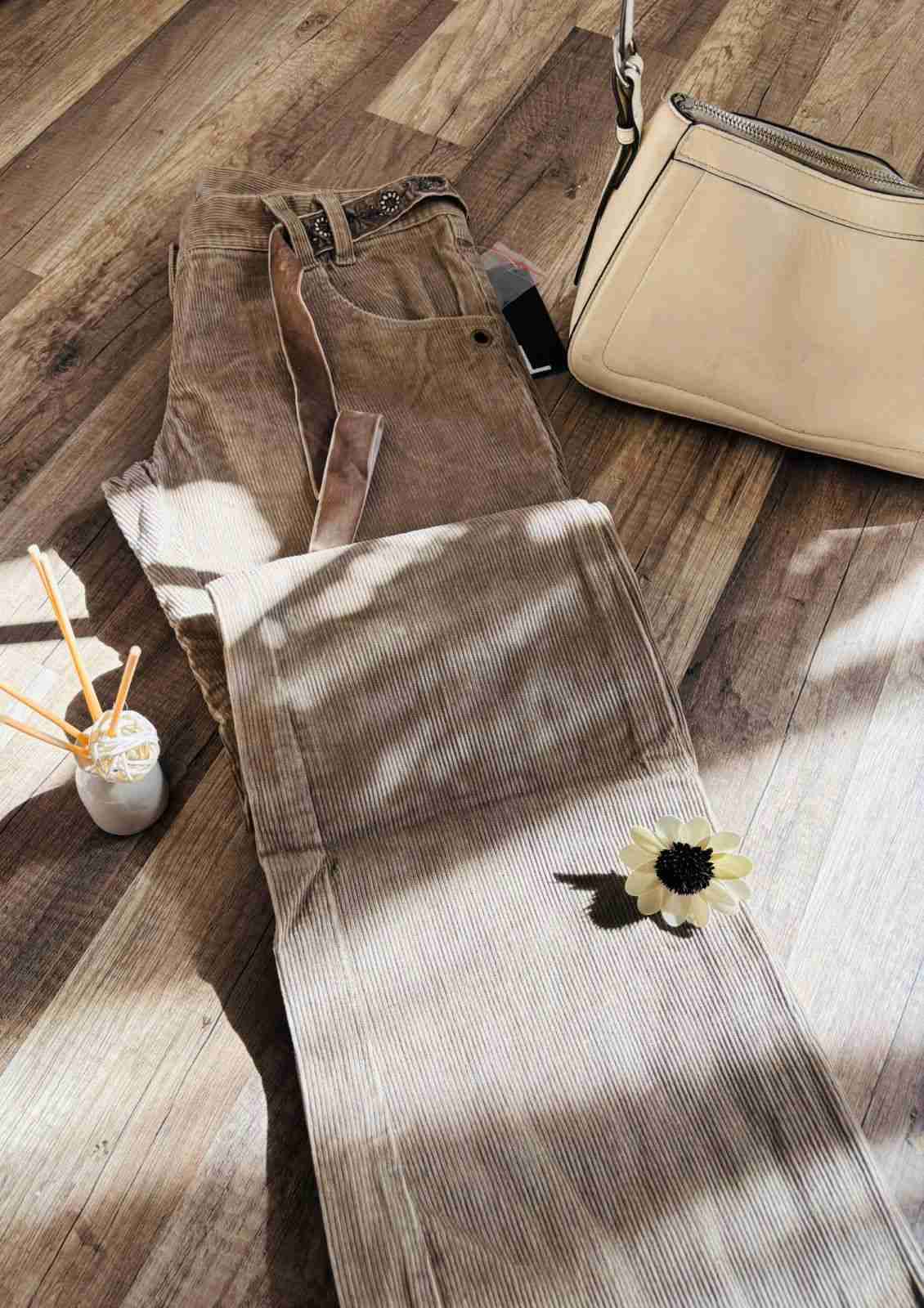 Jeans grises con botones - miniatura 3