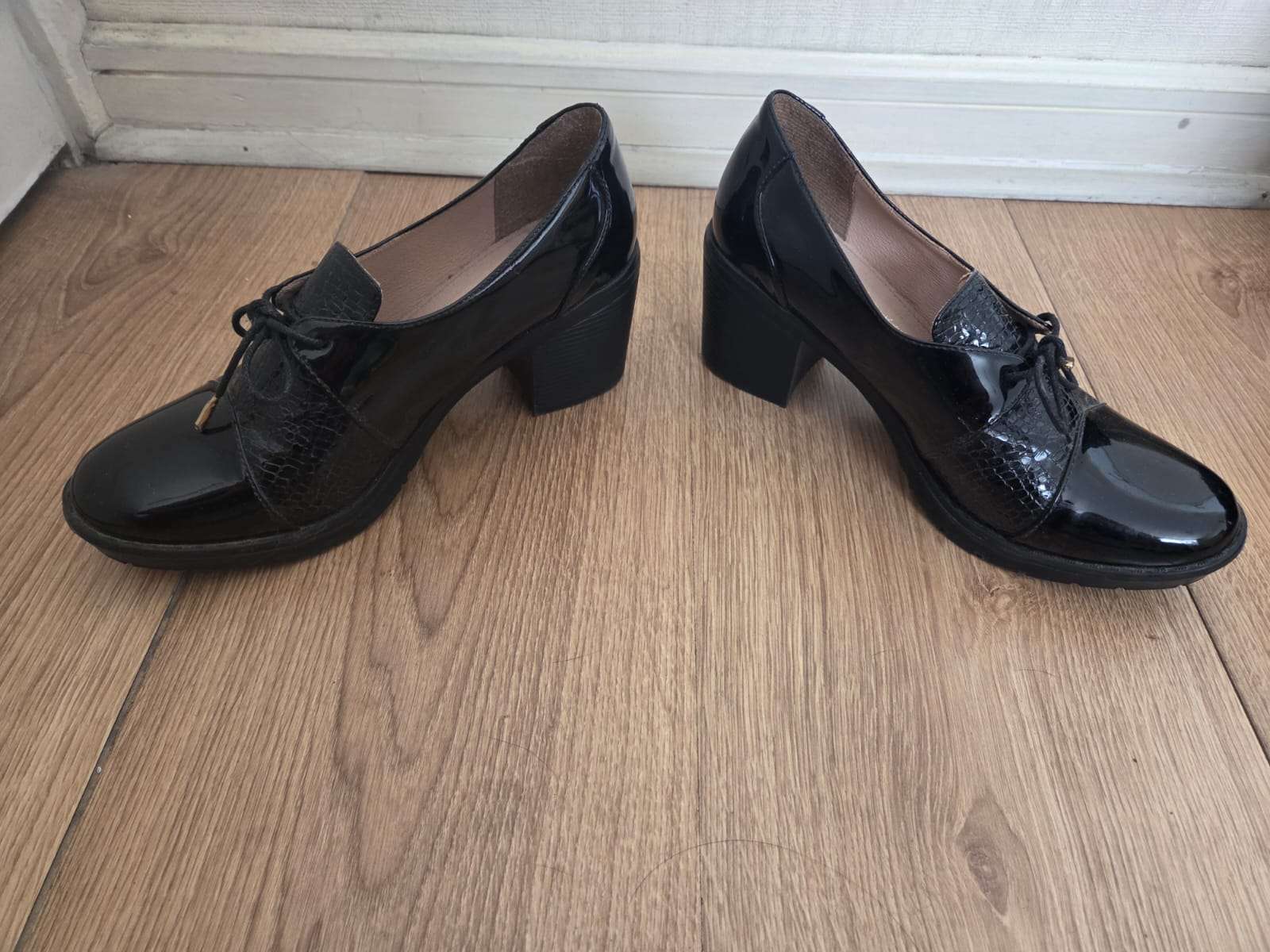 Zapatos negros de charol mujer - miniatura 3