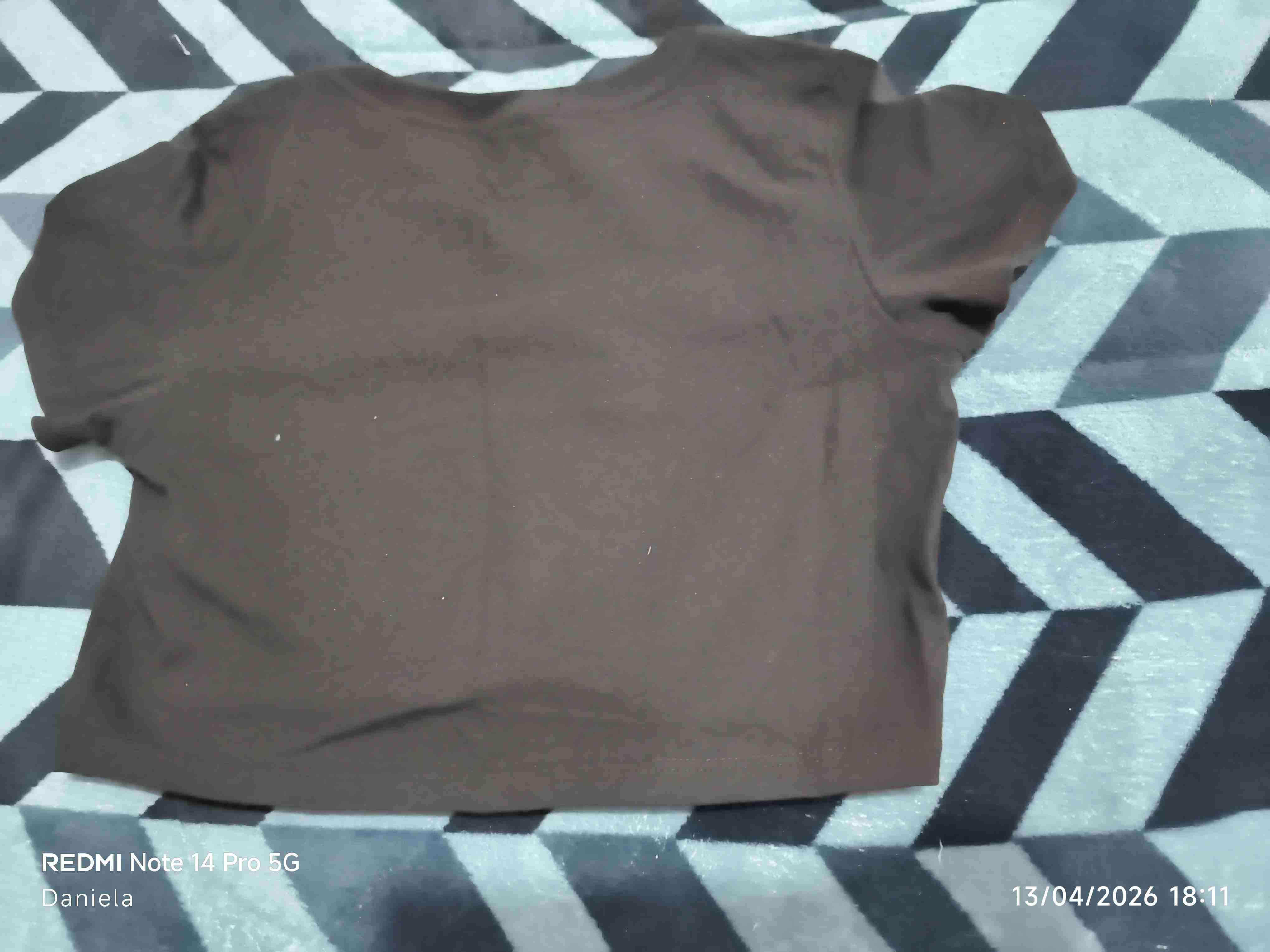 Polera negra estampado cereza - miniatura 2