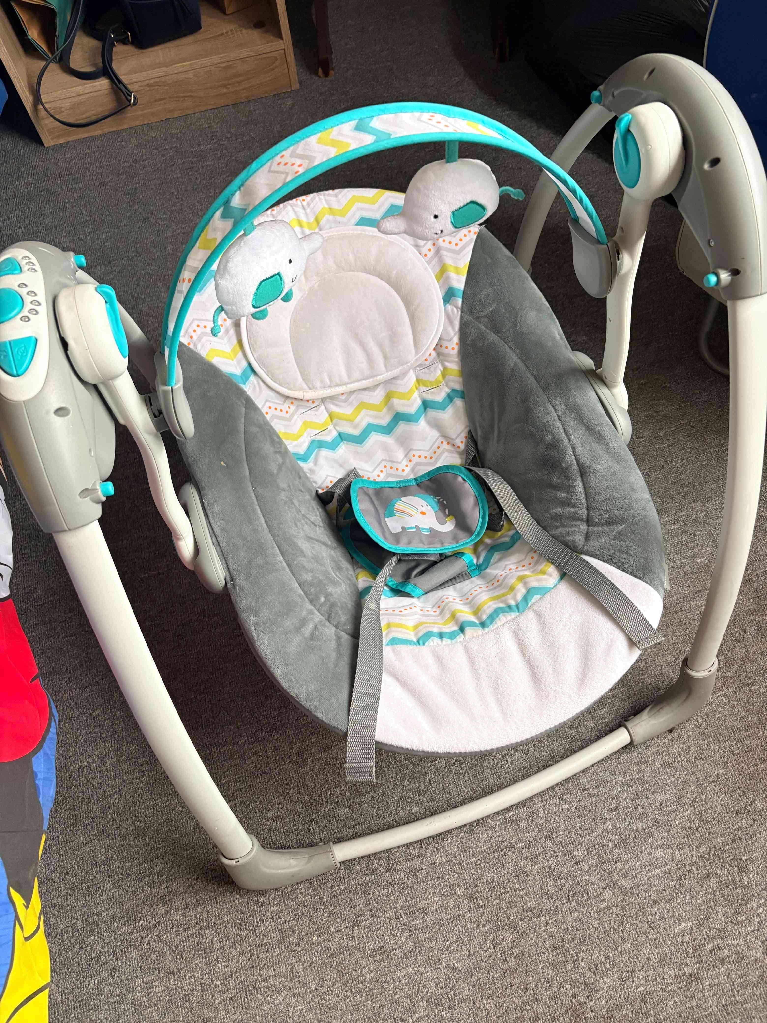 Columpio de bebé con juguetes - miniatura 2