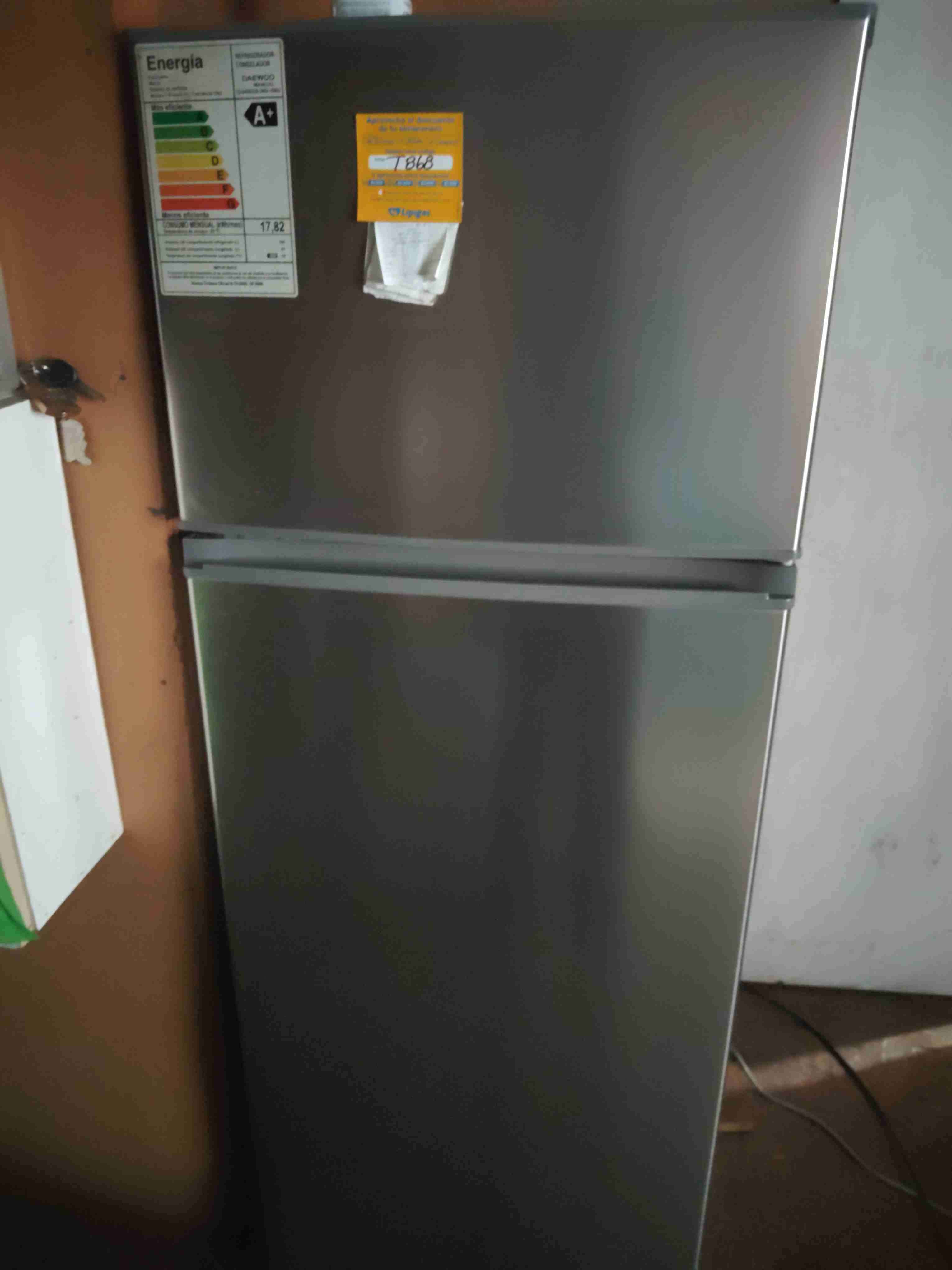 Aspiradora Electrolux roja - 3