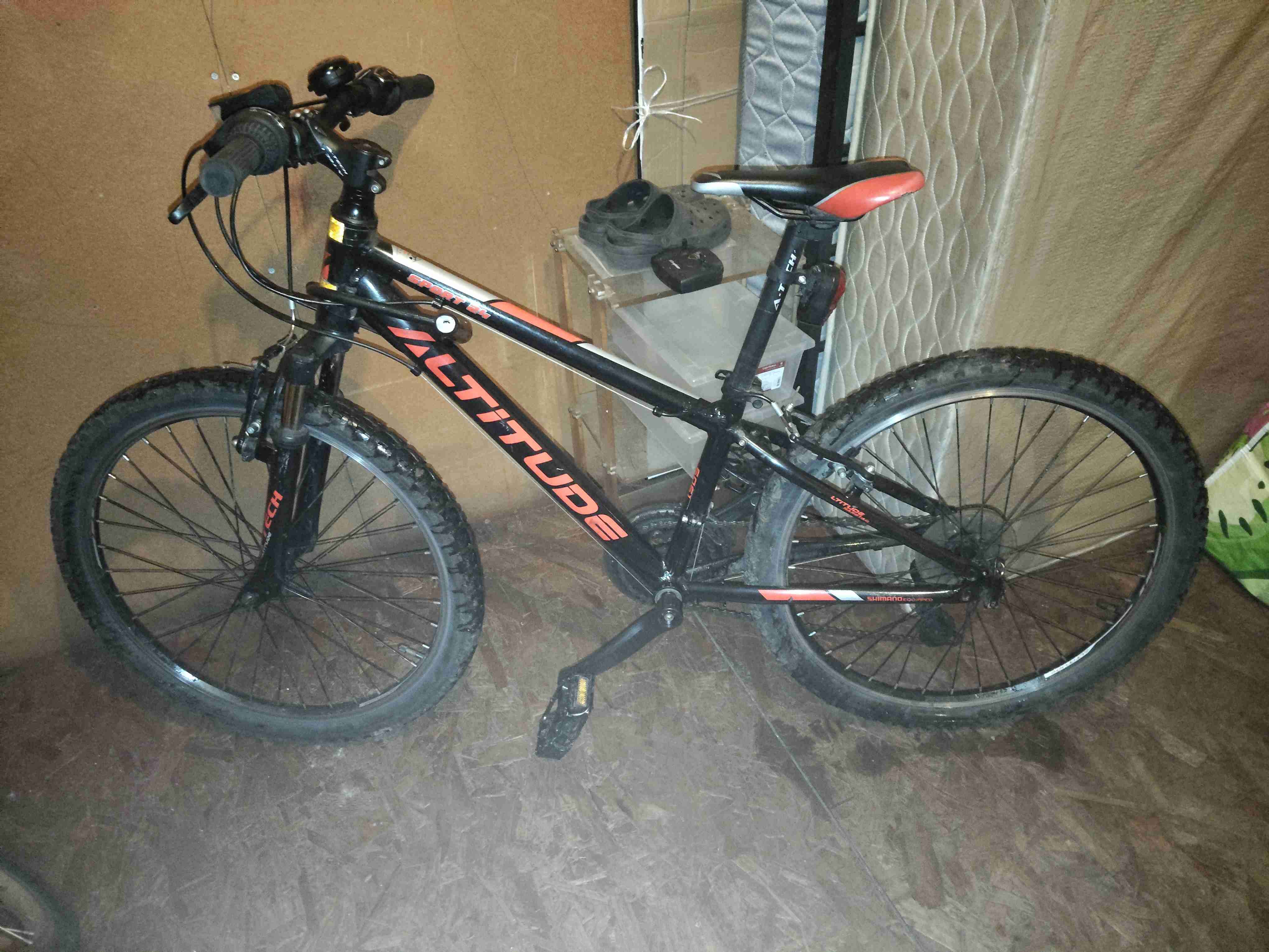 Aspiradora Electrolux roja - 6