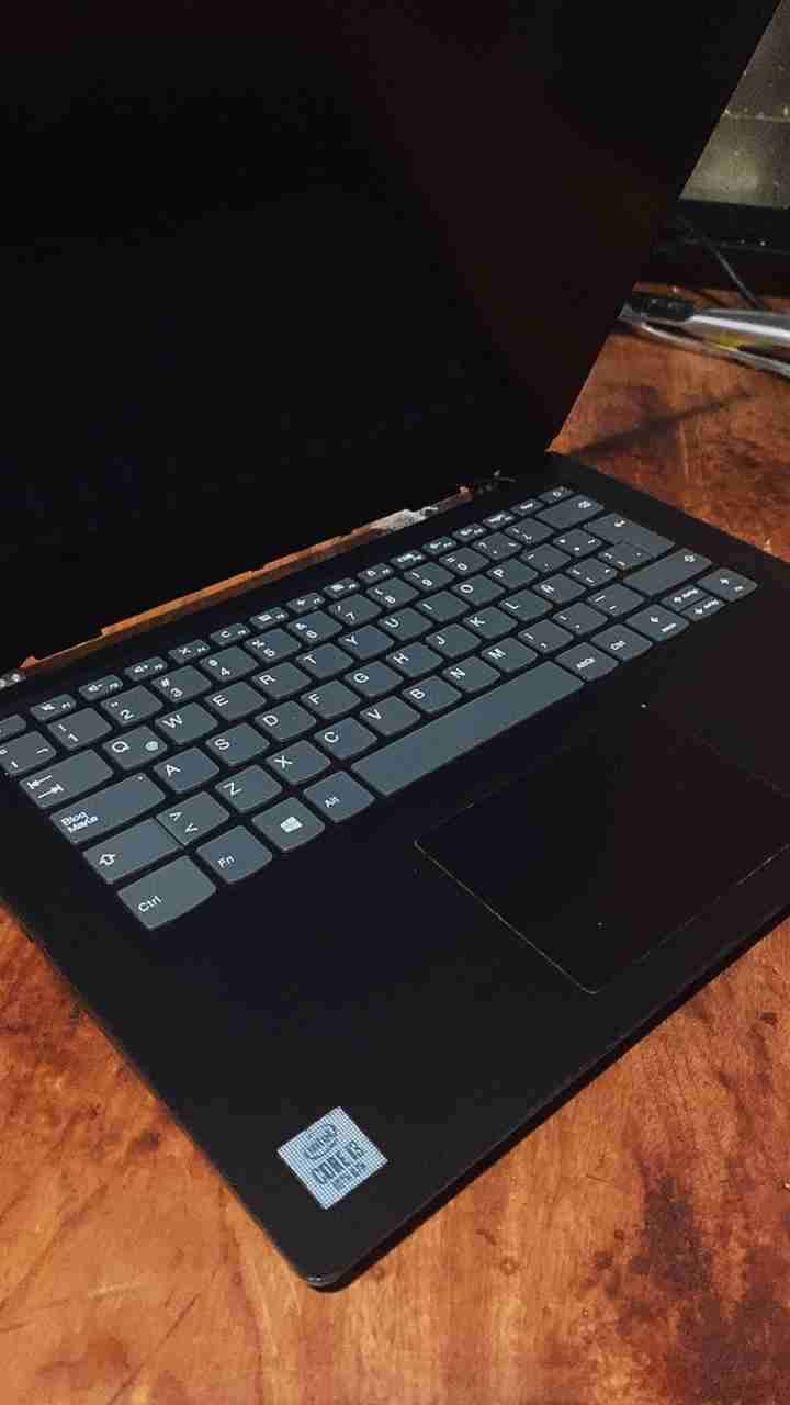 Notebook con Windows 10 y tarjeta gráfica - miniatura 3