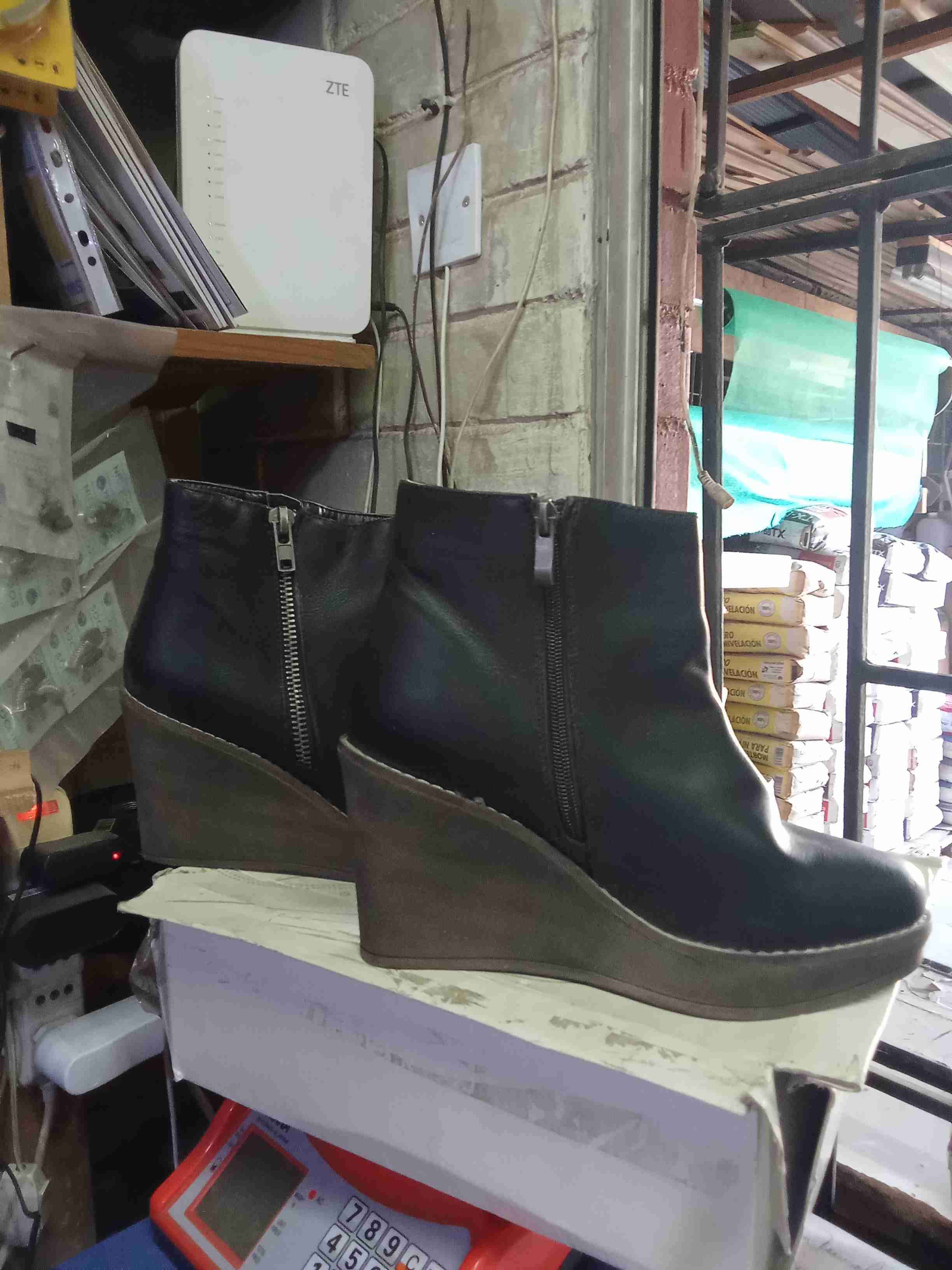 Botines negros con plataforma - miniatura 3