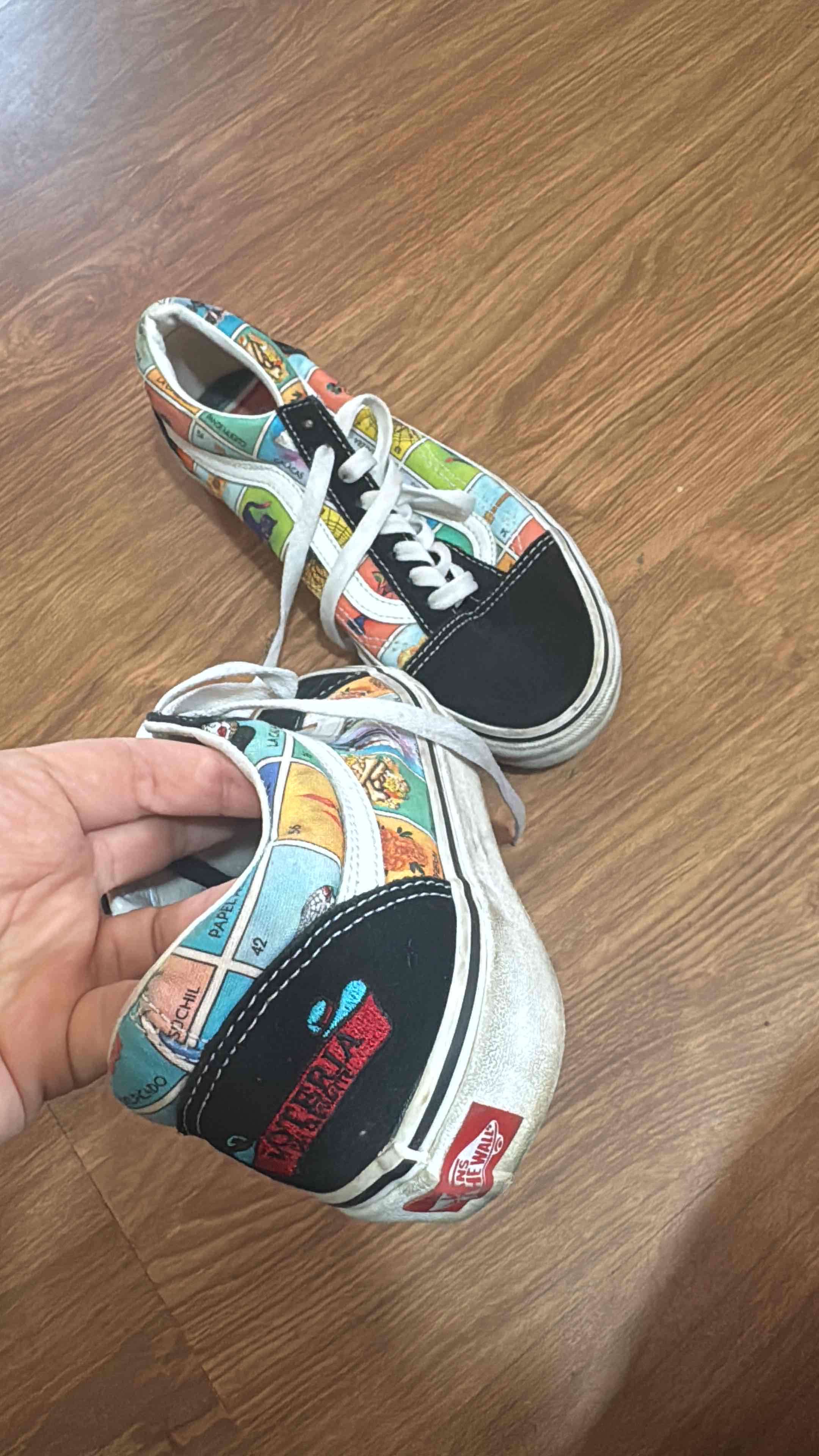 Zapatillas VANS diseño Lotería, como nuevas - miniatura 2