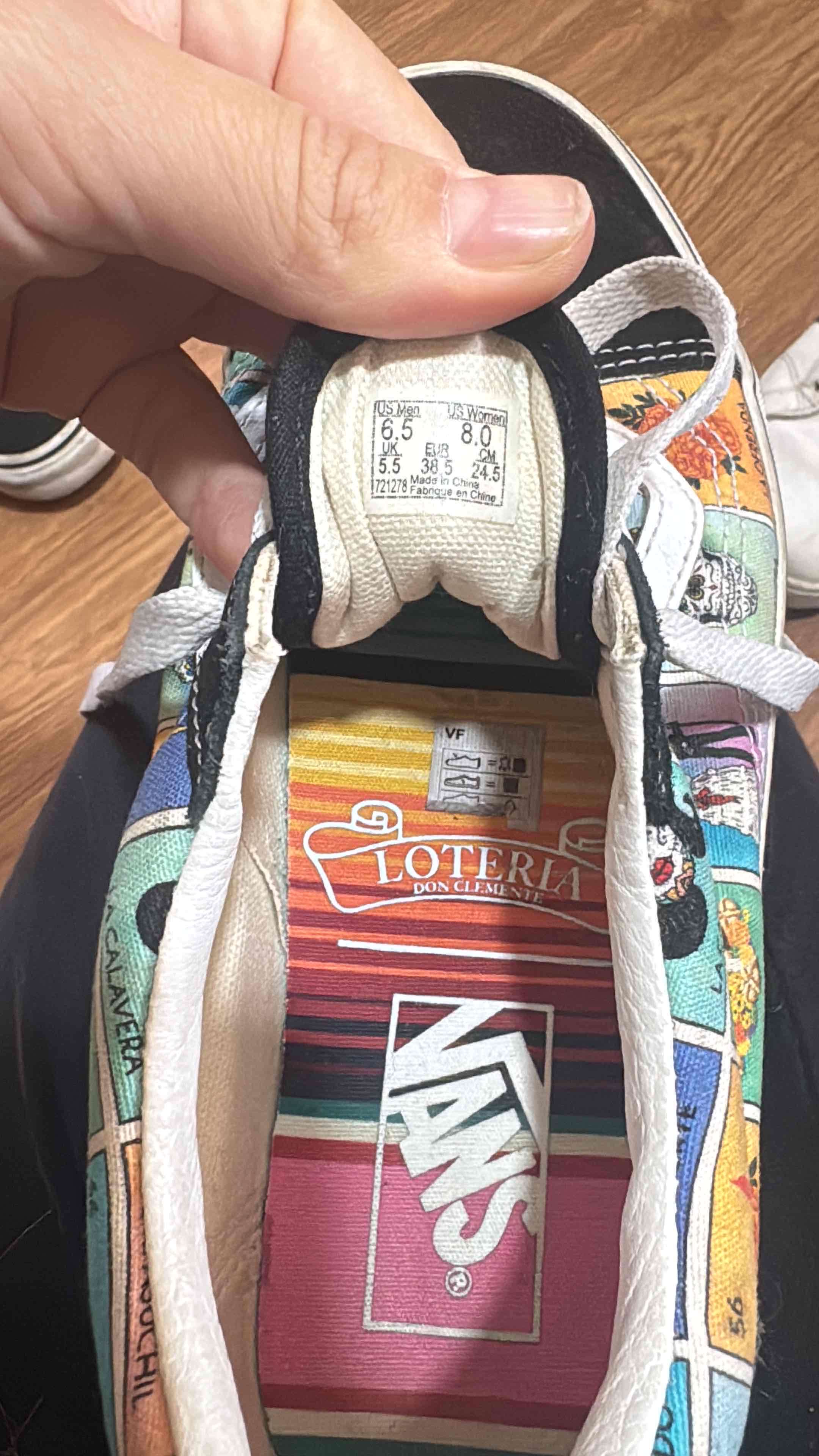 Zapatillas VANS diseño Lotería, como nuevas - miniatura 3