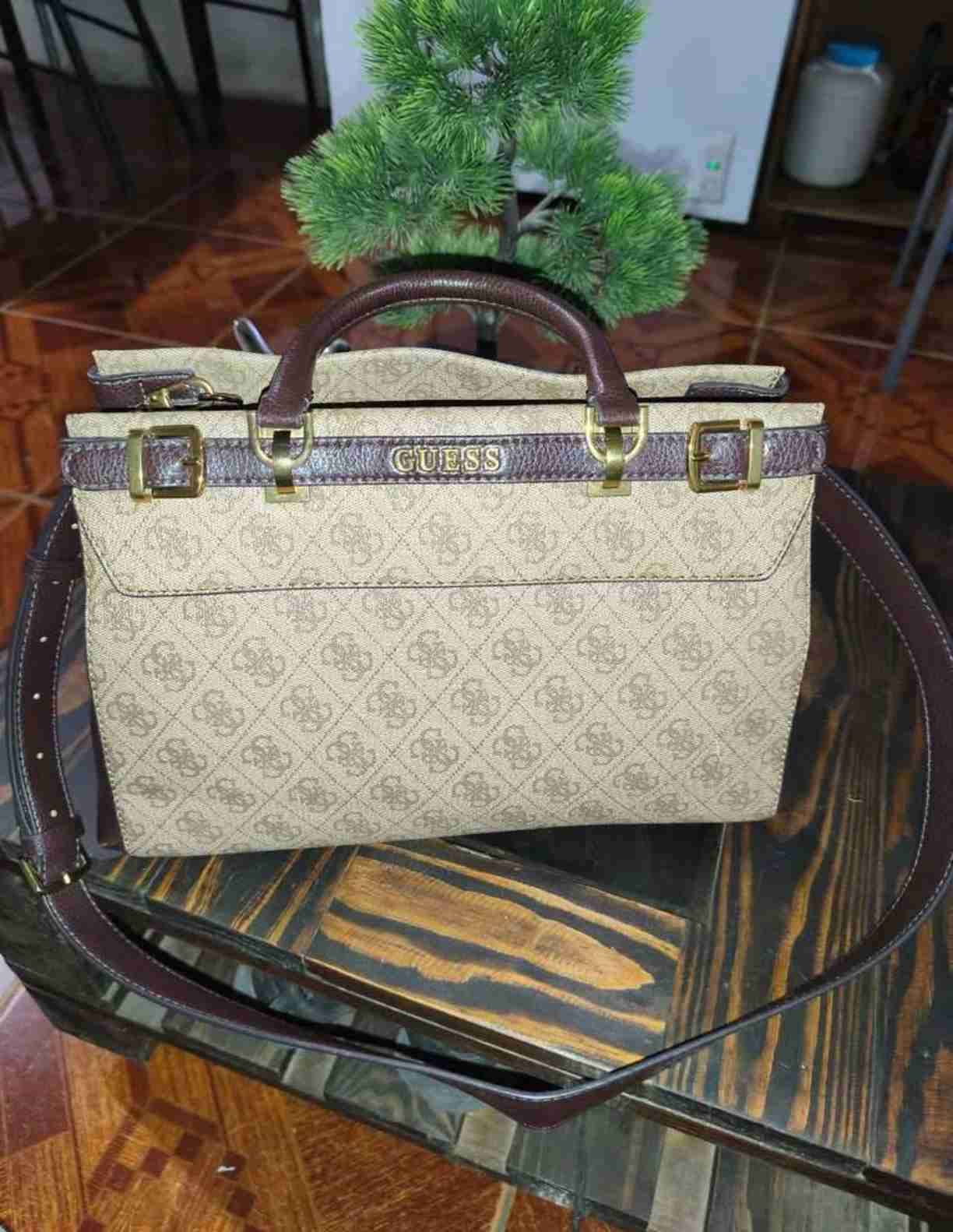 Bolso Guess beige con logo - miniatura 3