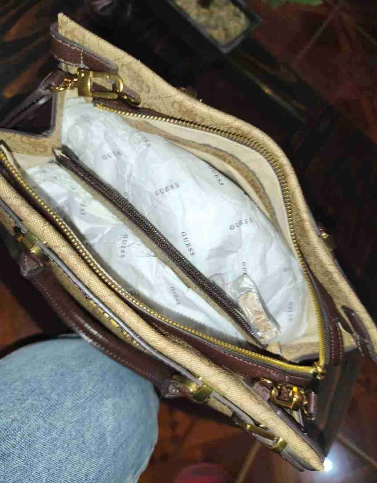 Bolso Guess beige con logo - miniatura 4