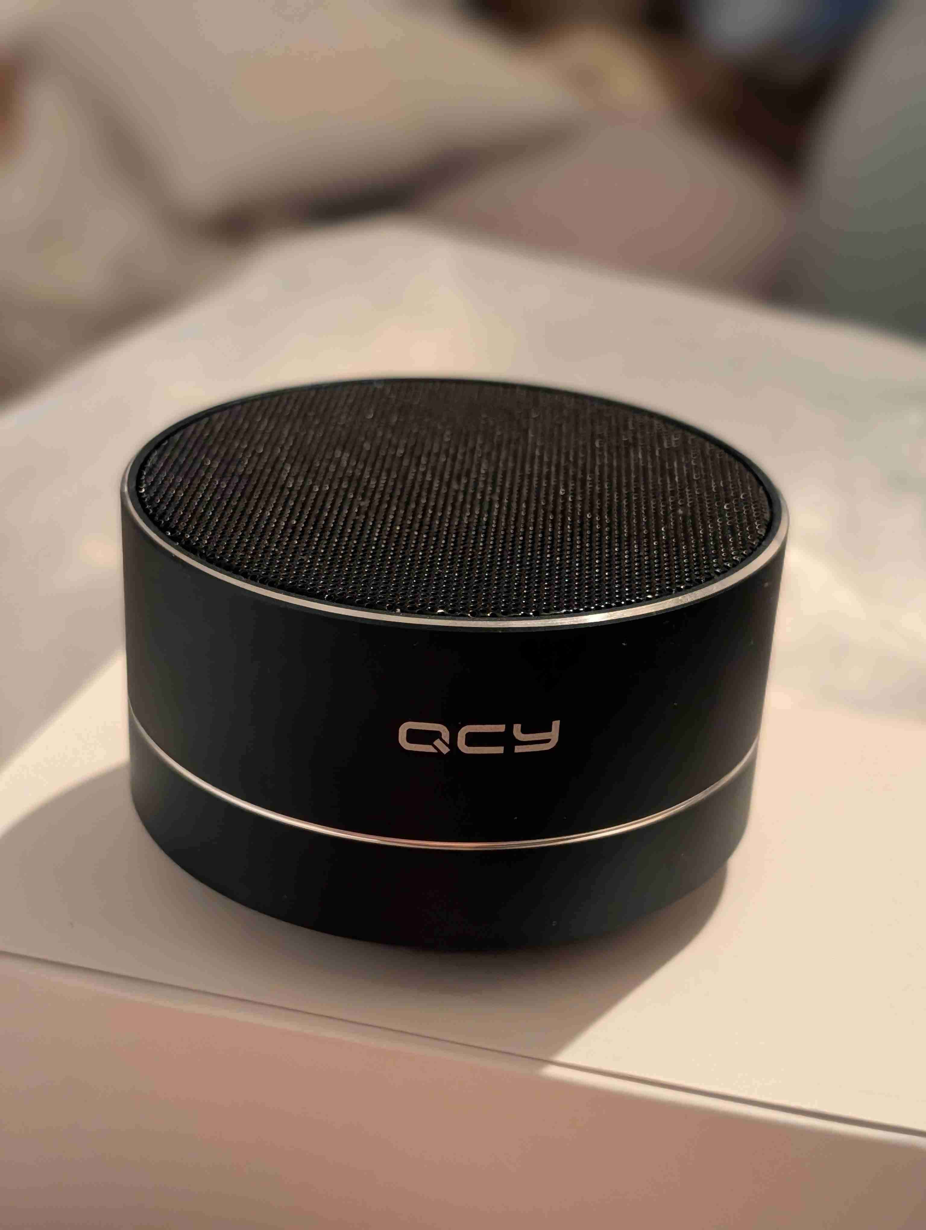 Parlante portátil QCY A10 negro - miniatura 1