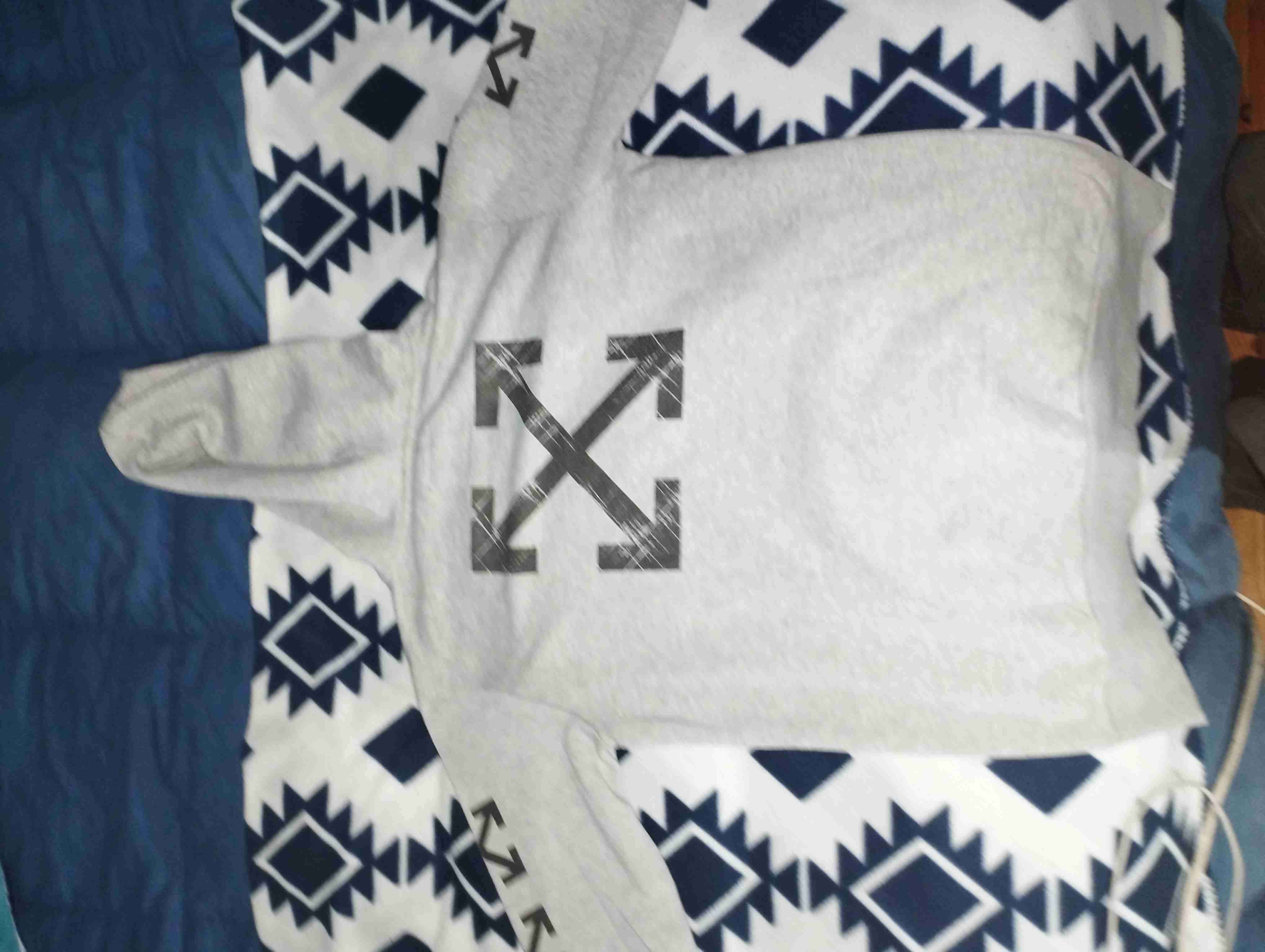 Polerón gris con capucha - miniatura 2