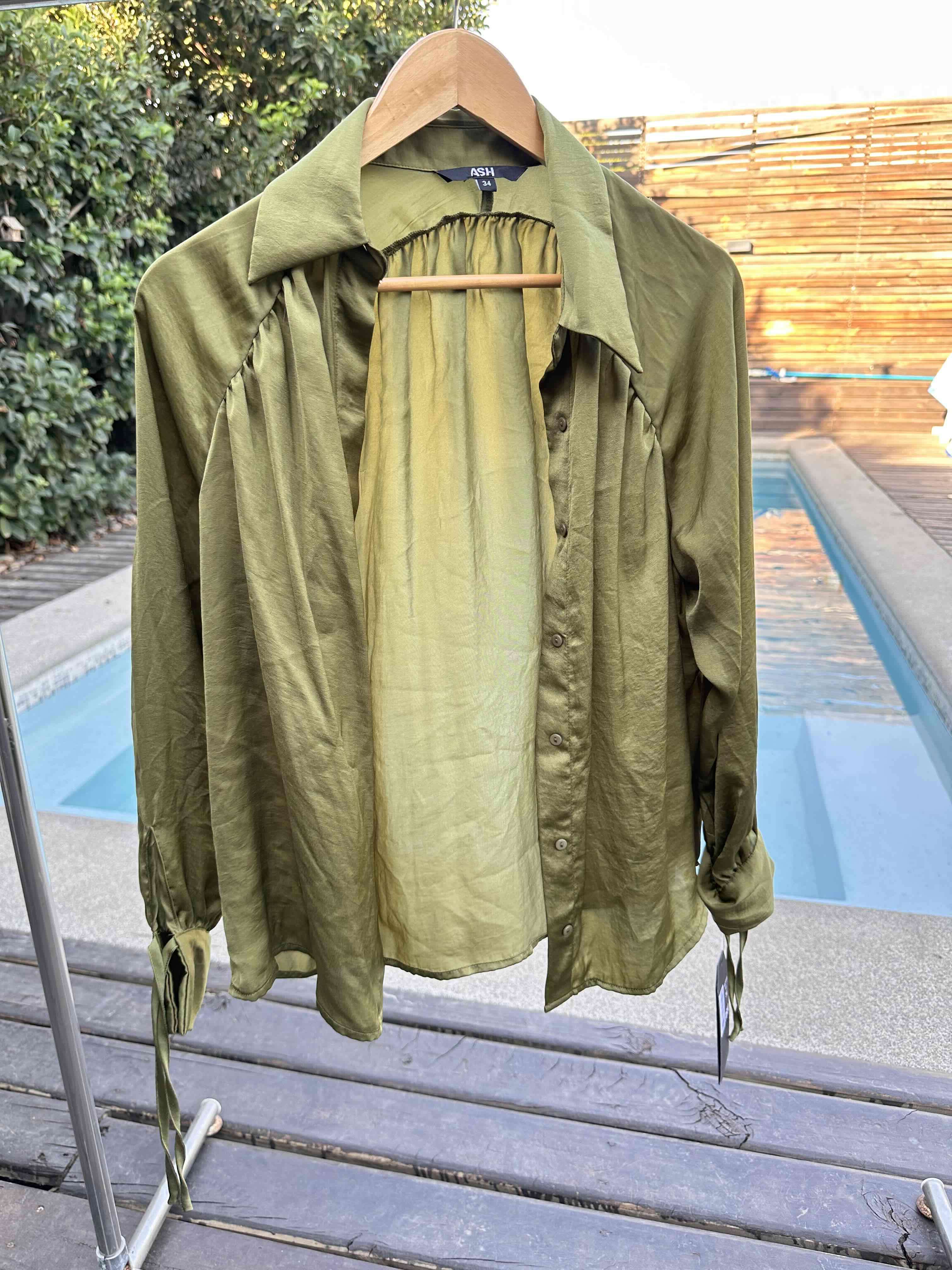 Blusa verde oliva ligera