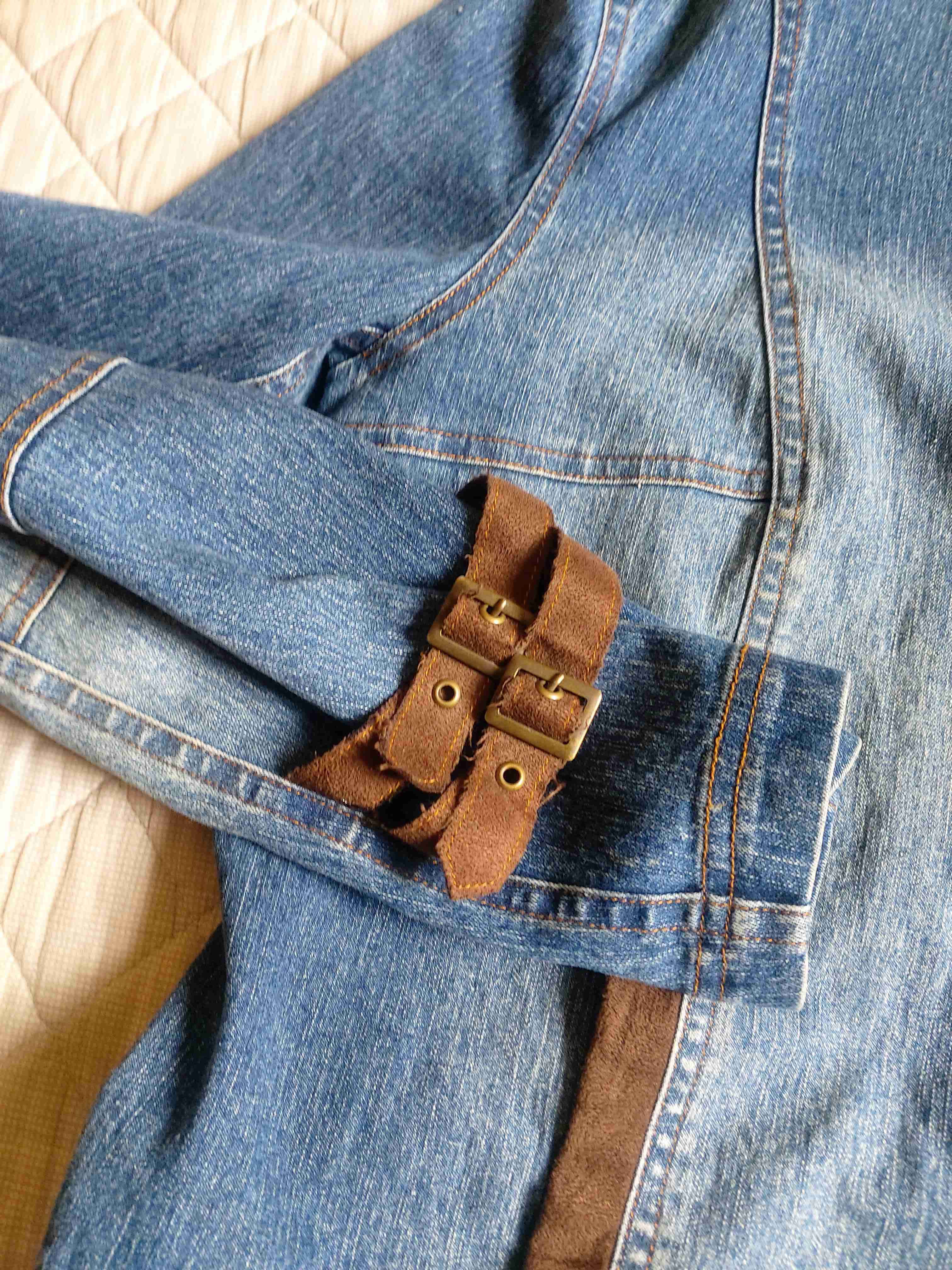 Chaqueta de mezclilla con hebillas - miniatura 3