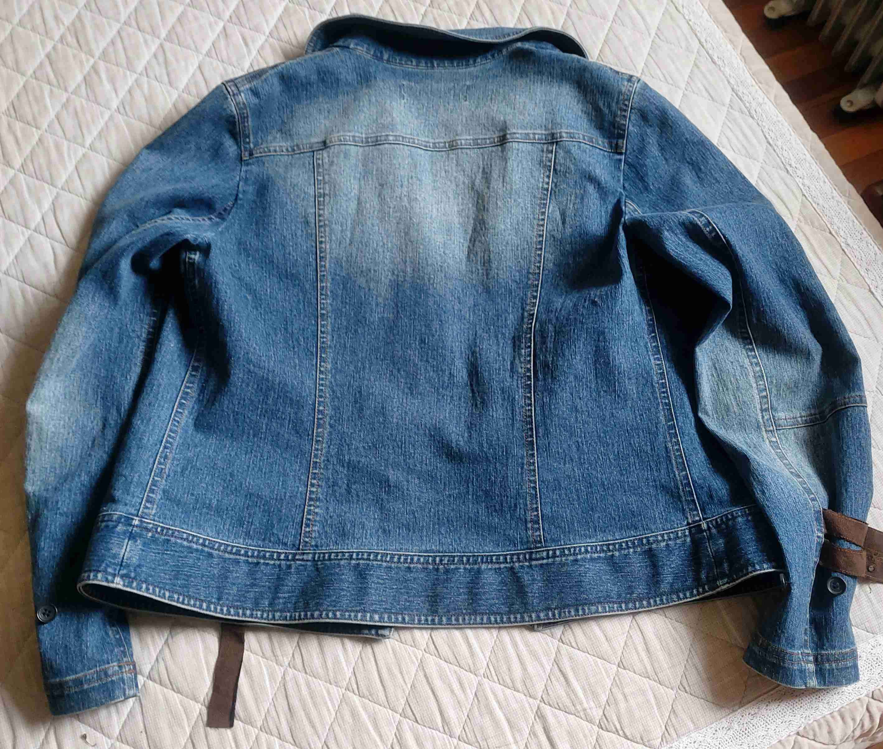 Chaqueta de mezclilla con hebillas - miniatura 5