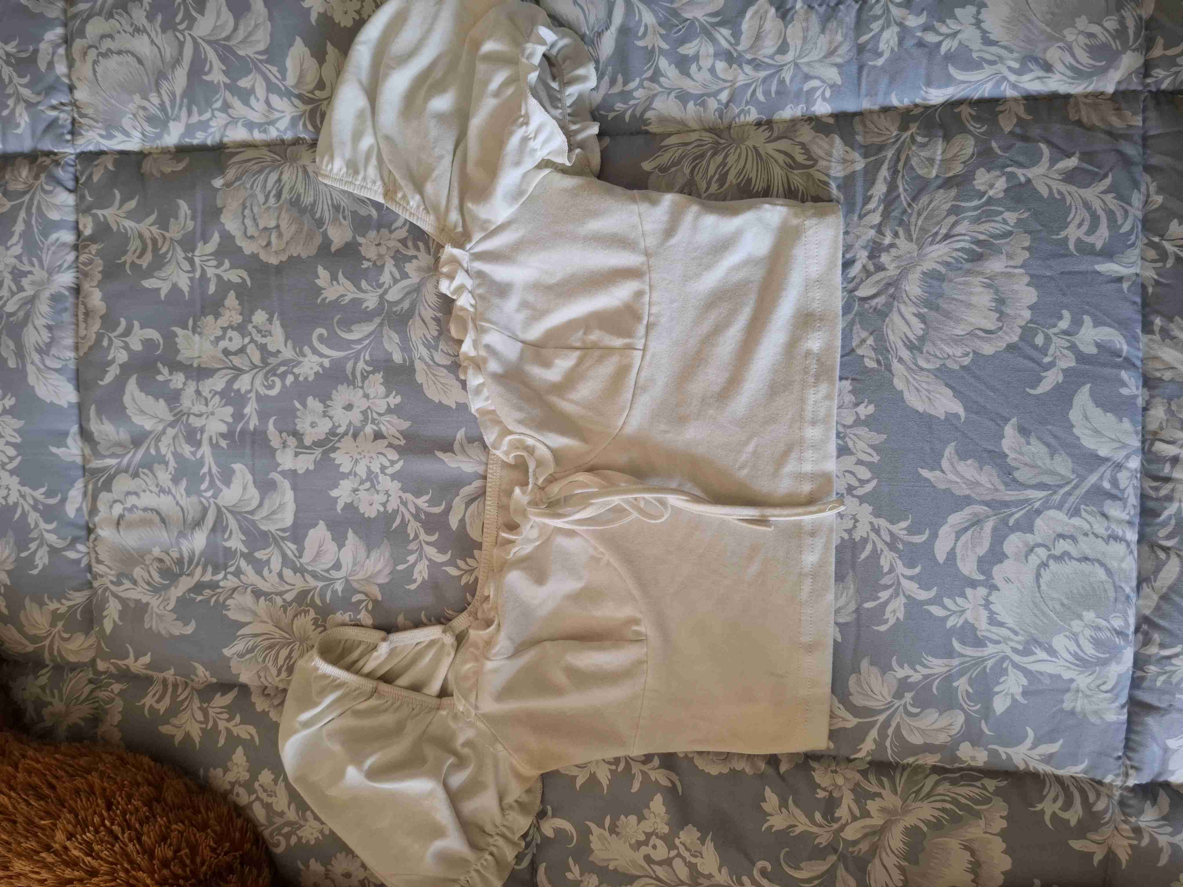 Top blanco con hombros abullonados - miniatura 2