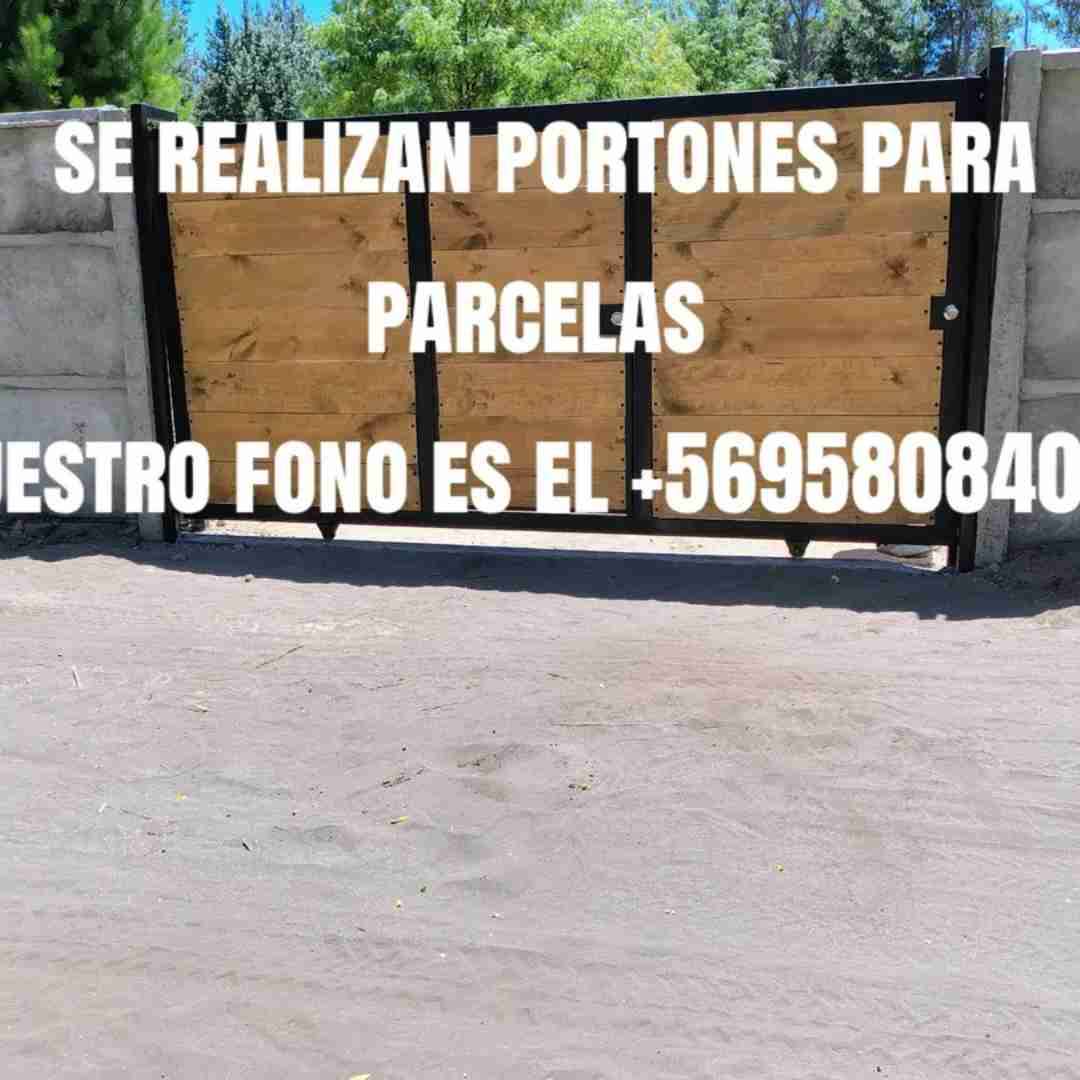 Portón de madera y metal - miniatura 6