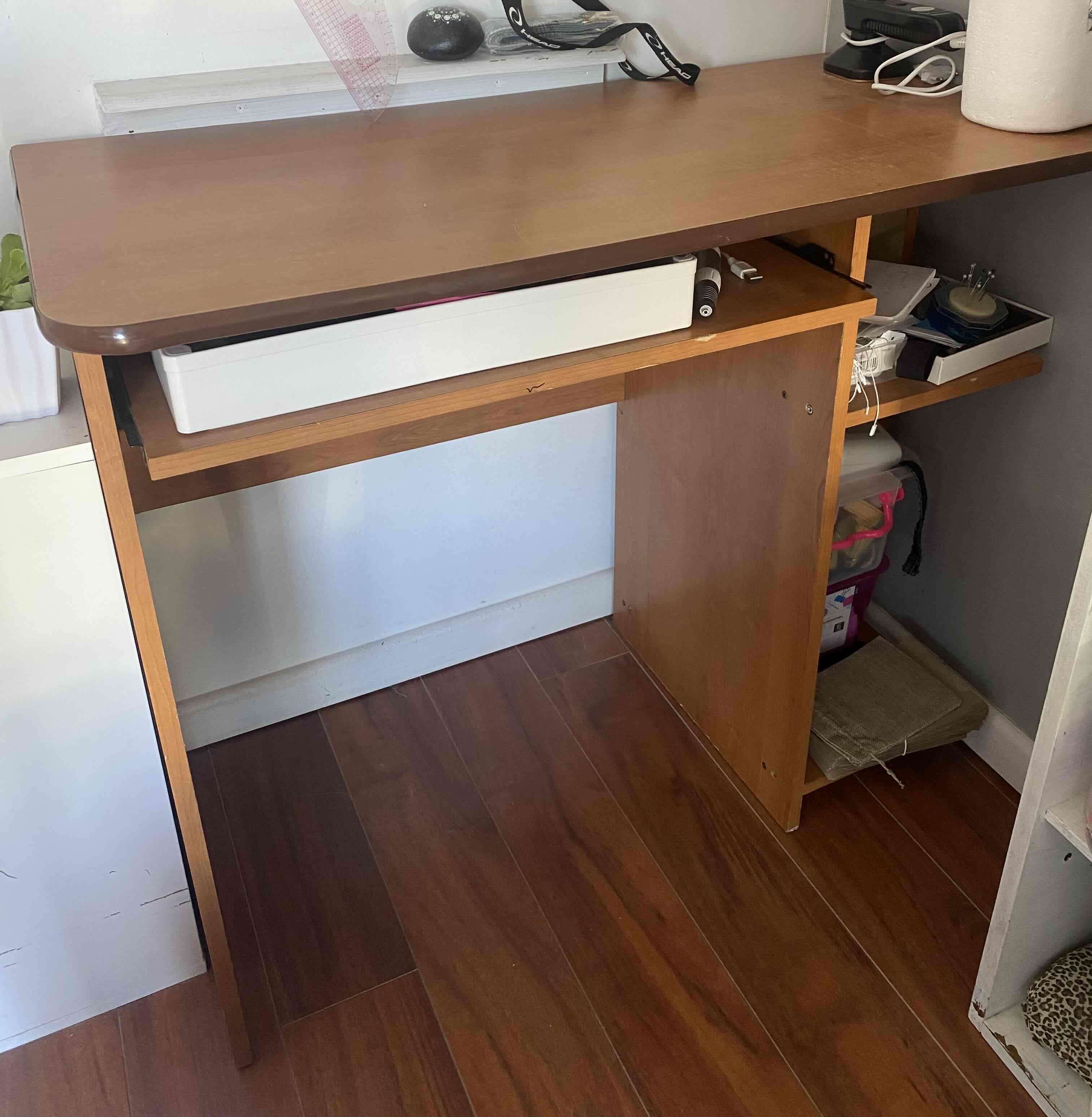 Escritorio de madera compacto - miniatura 1