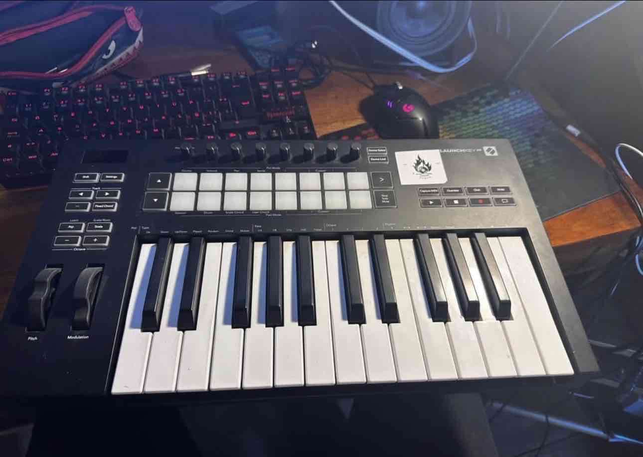 Controlador MIDI Novation 25key - 1