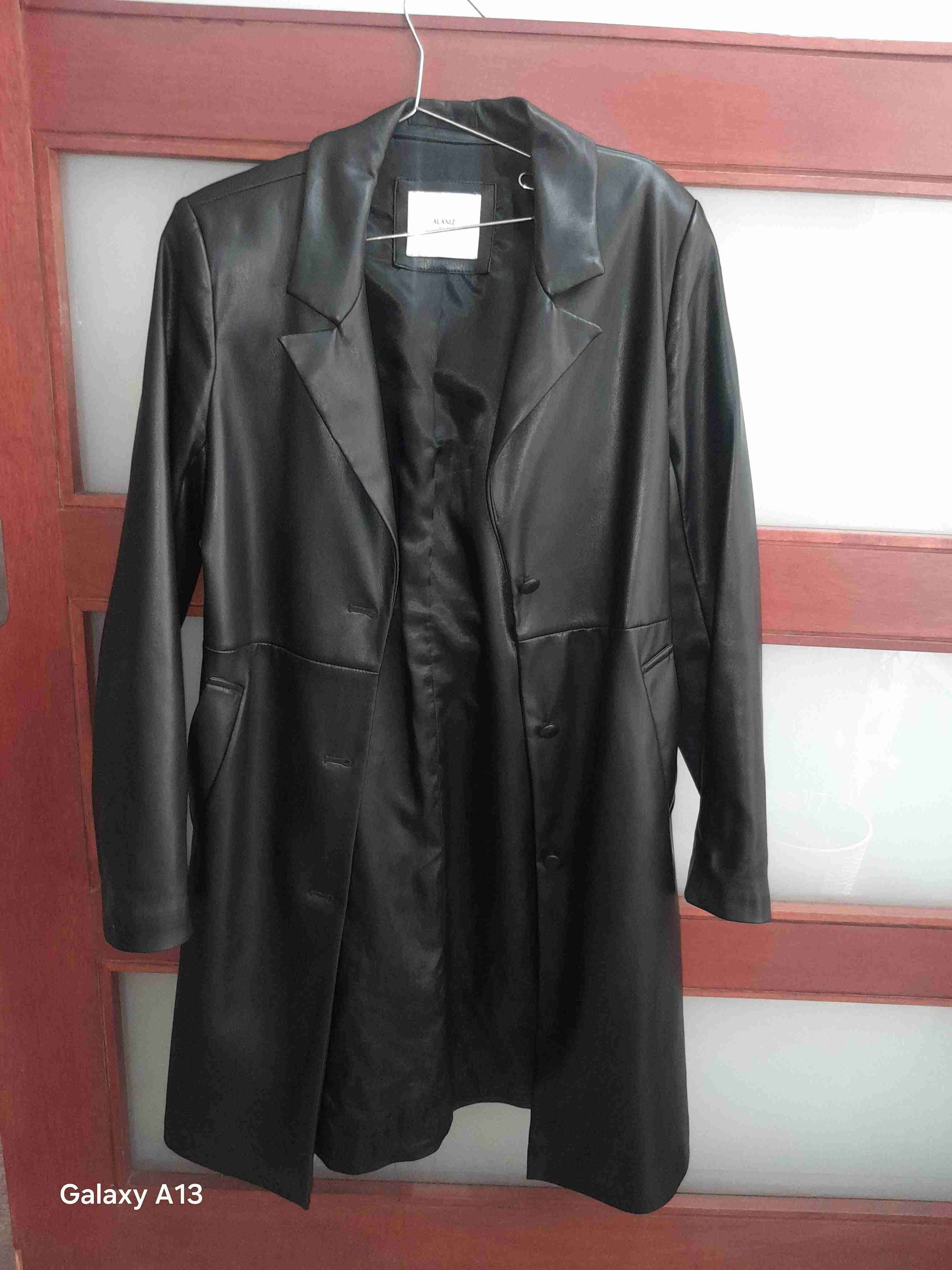 Abrigo largo negro de cuero - 2