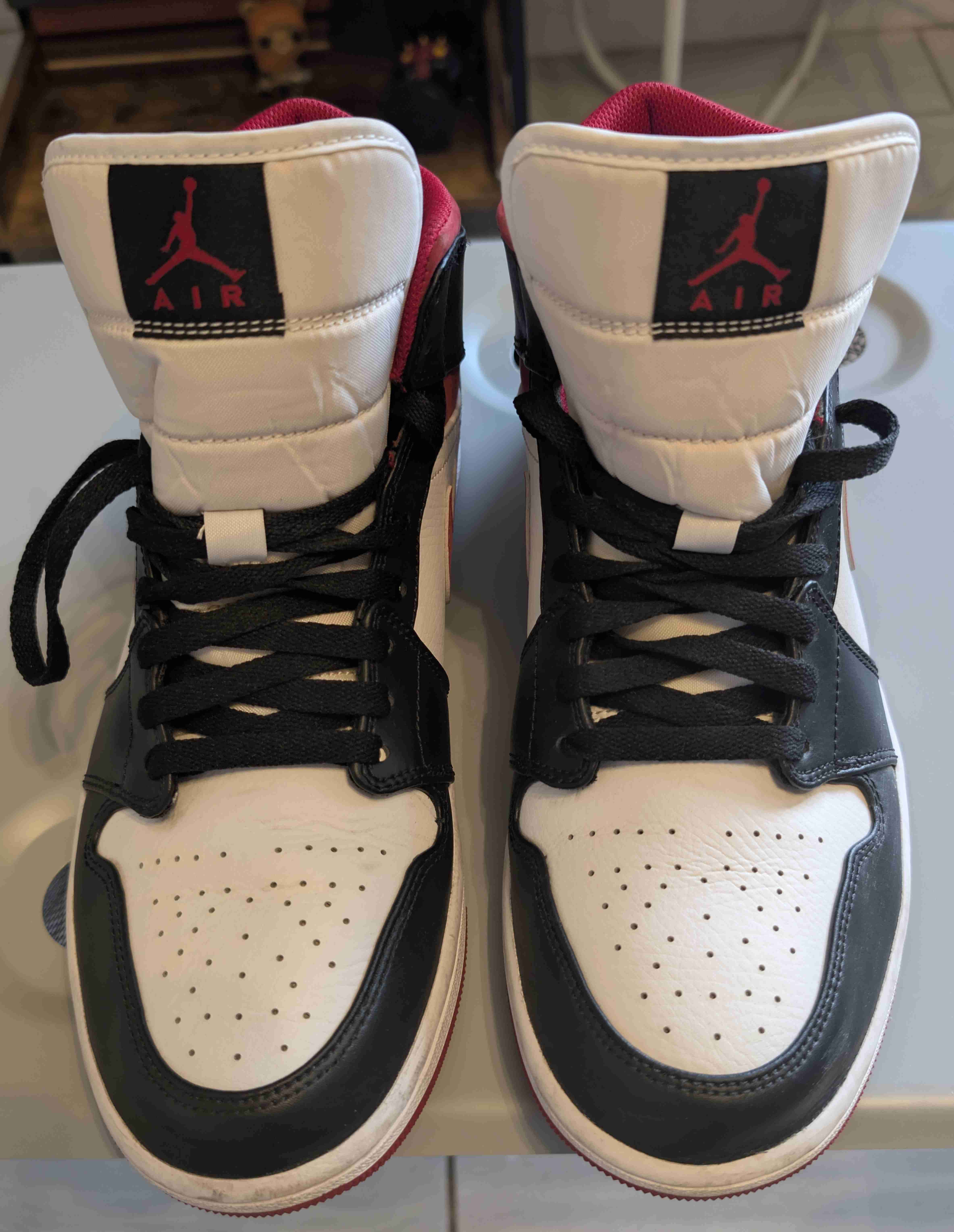 Zapatillas Air Jordan 1 Mid Negro Gimnasio Rojo - miniatura 1