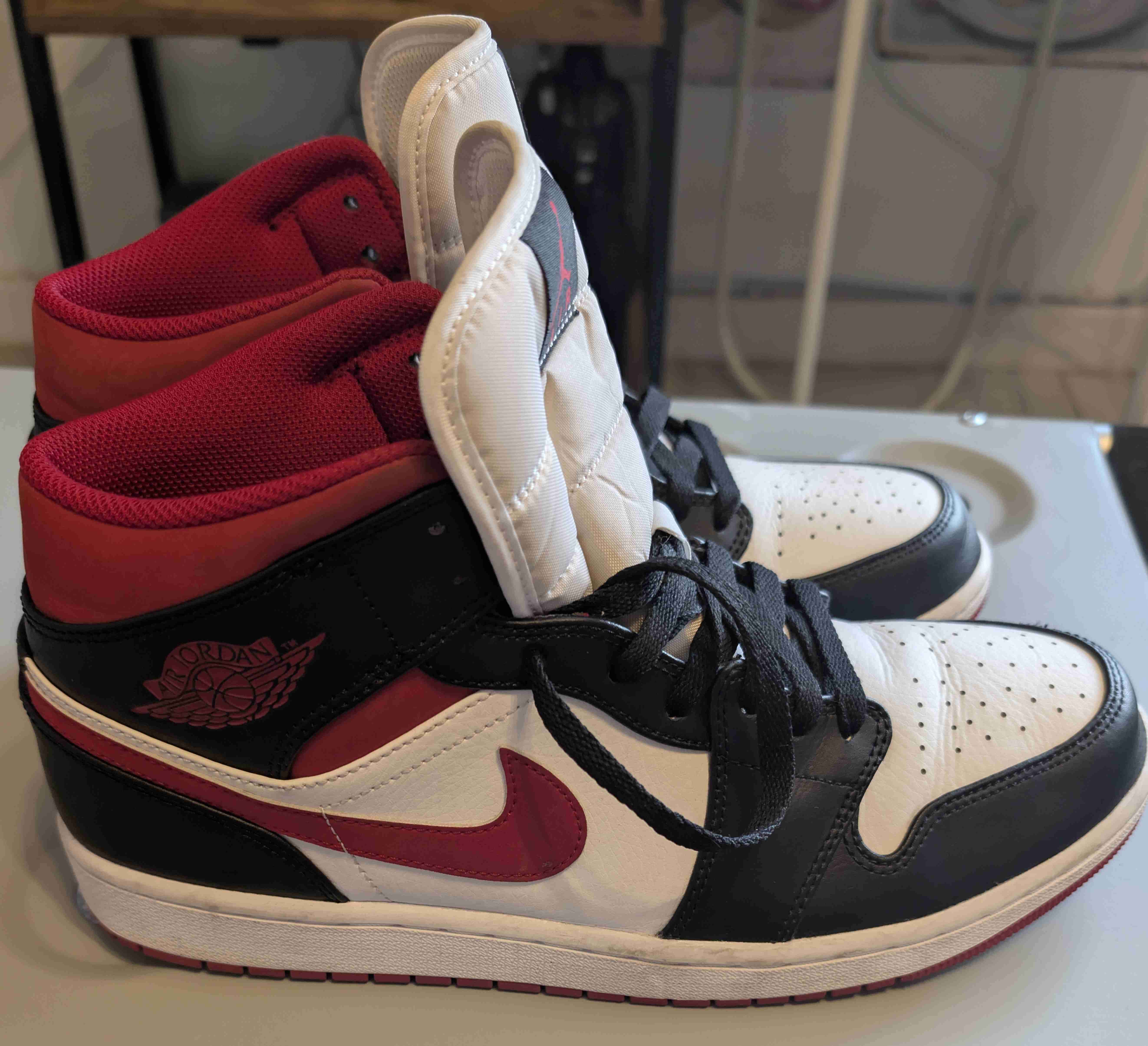 Zapatillas Air Jordan 1 Mid Negro Gimnasio Rojo - miniatura 3