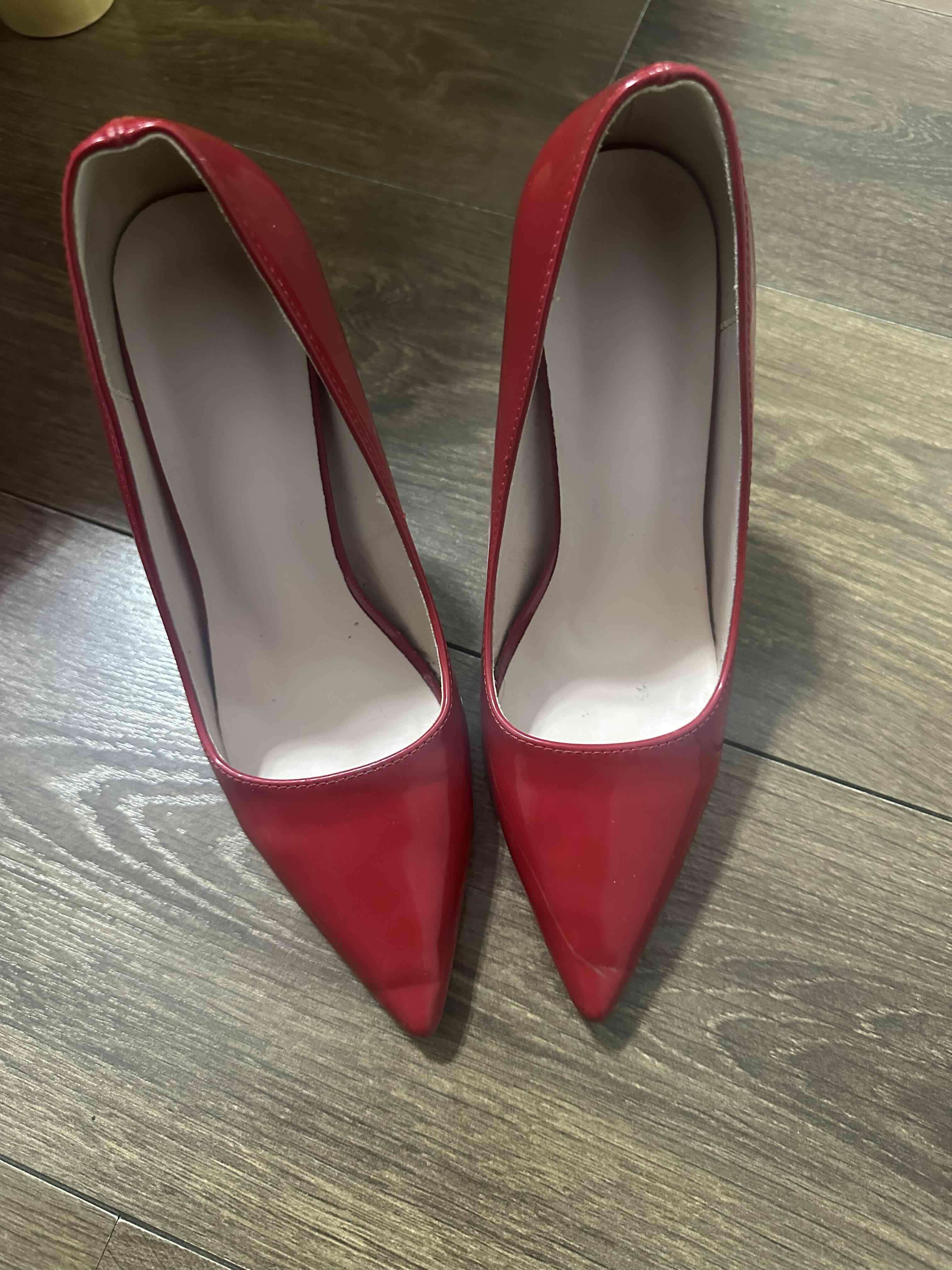 Tacones rojos elegantes - 1
