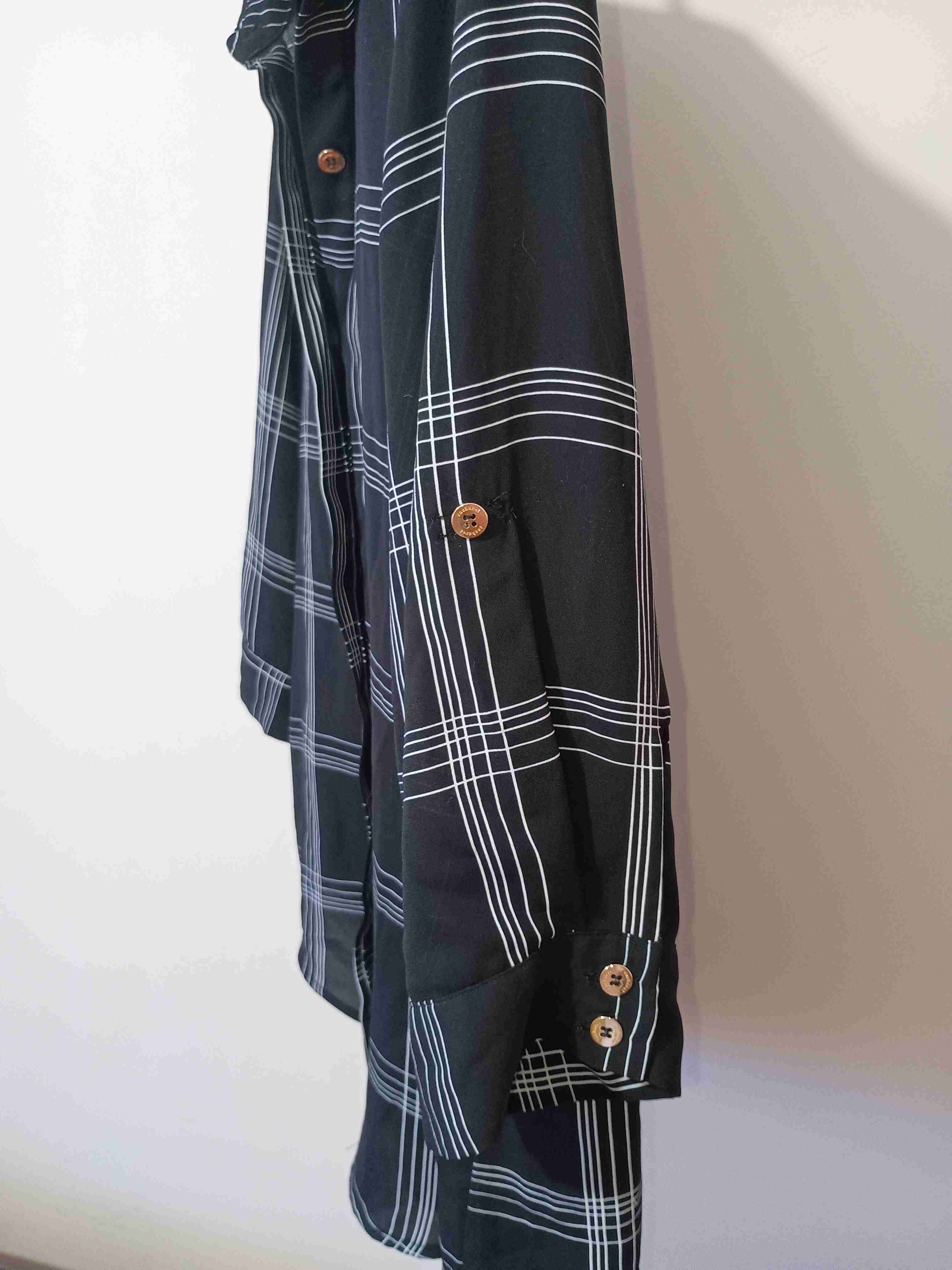 Blusa negra a cuadros - miniatura 3