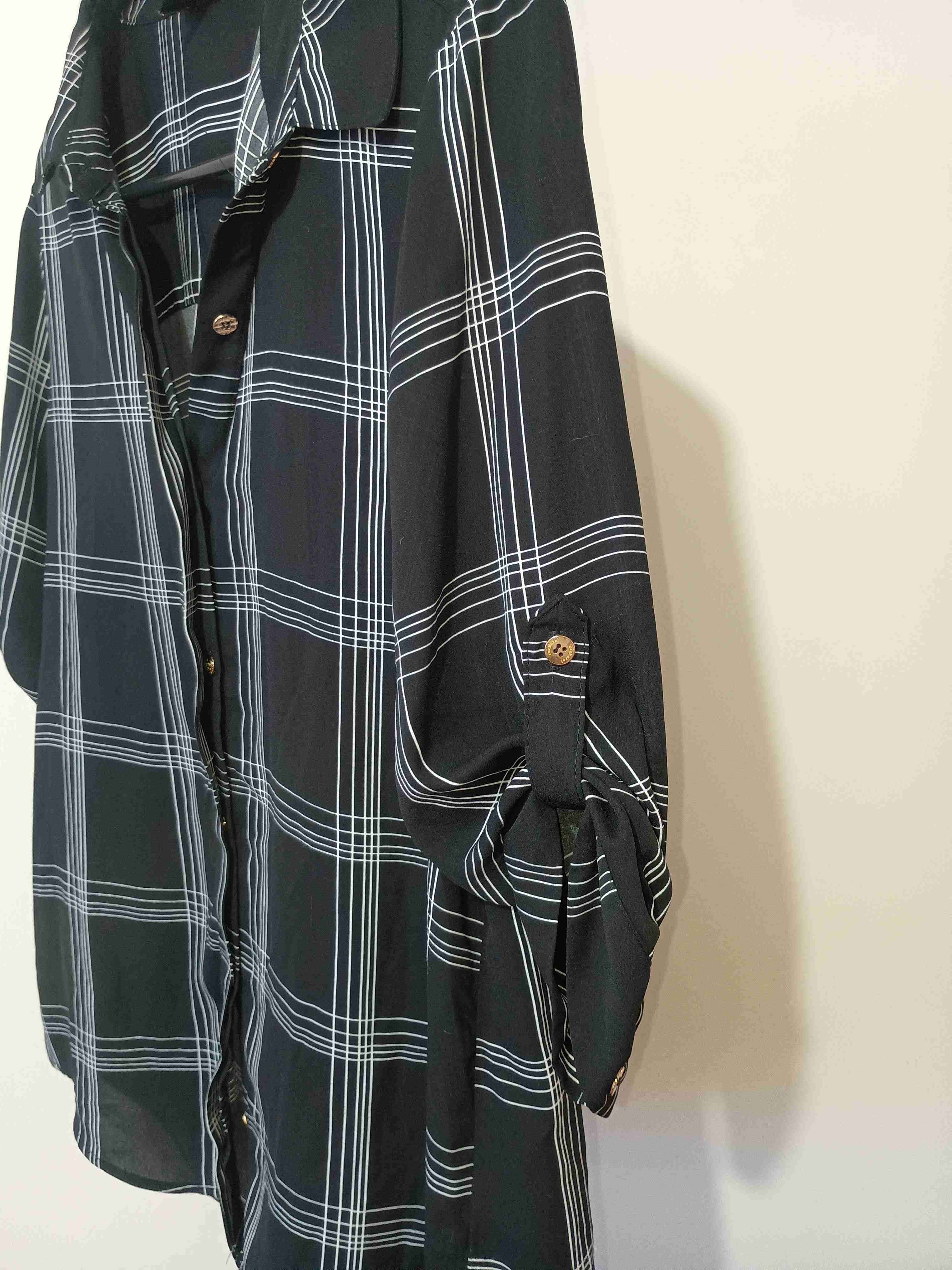 Blusa negra a cuadros - miniatura 4