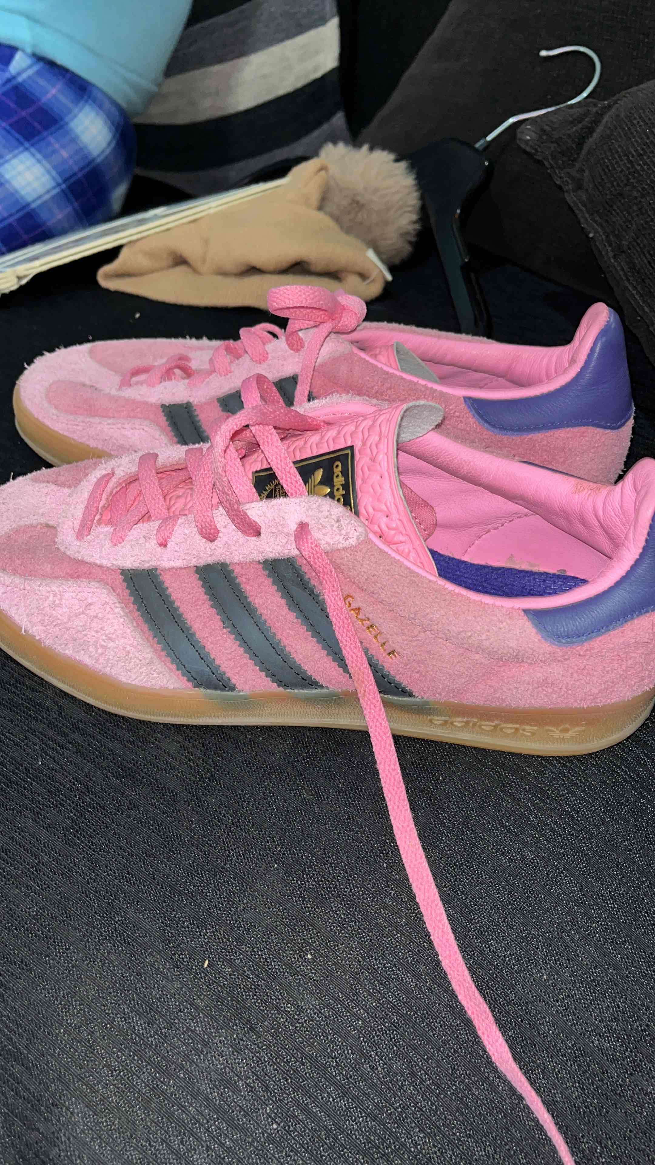 Zapatillas rosas deportivas - miniatura 2