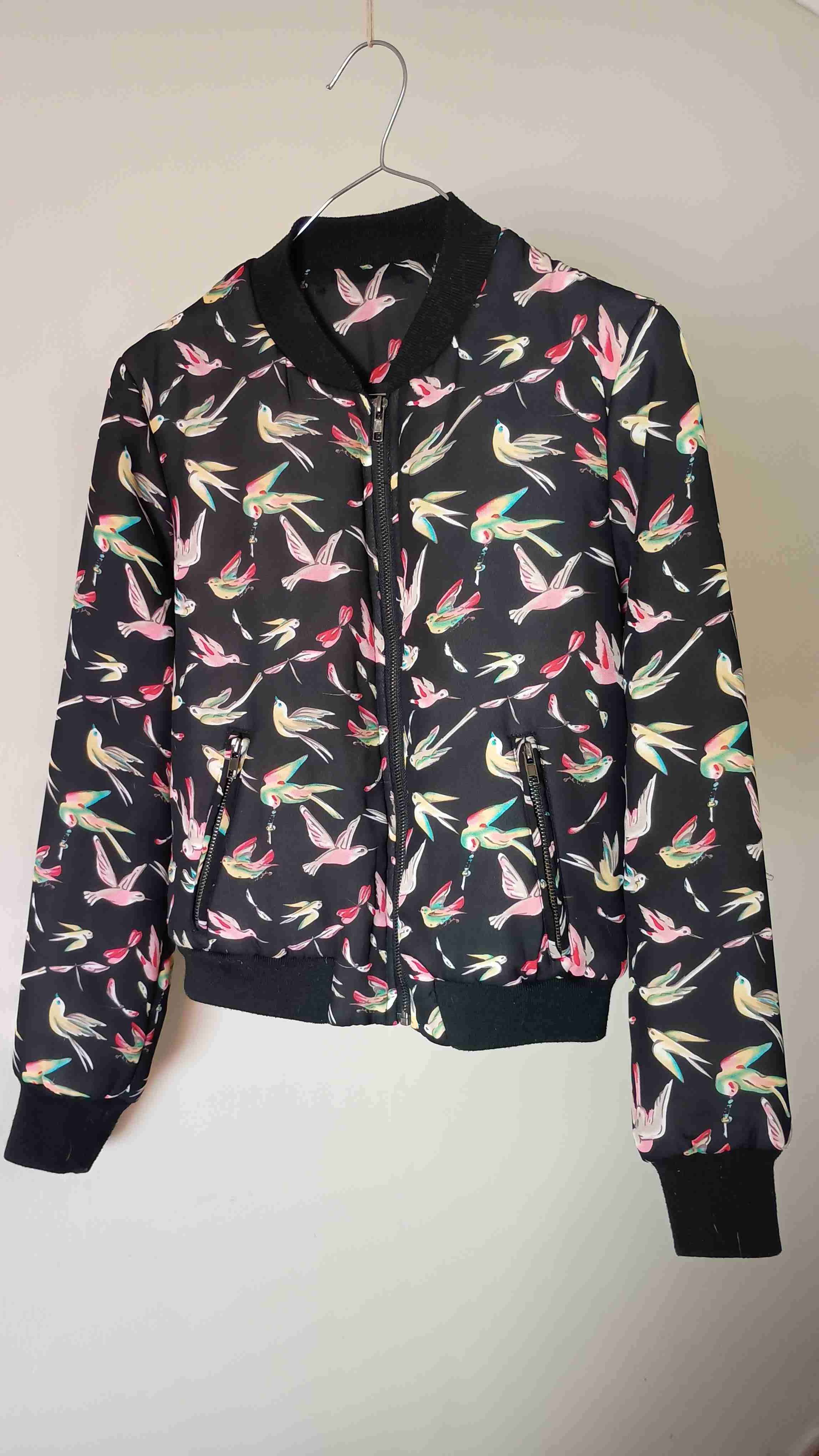 Chaqueta bomber con estampado de aves - 5