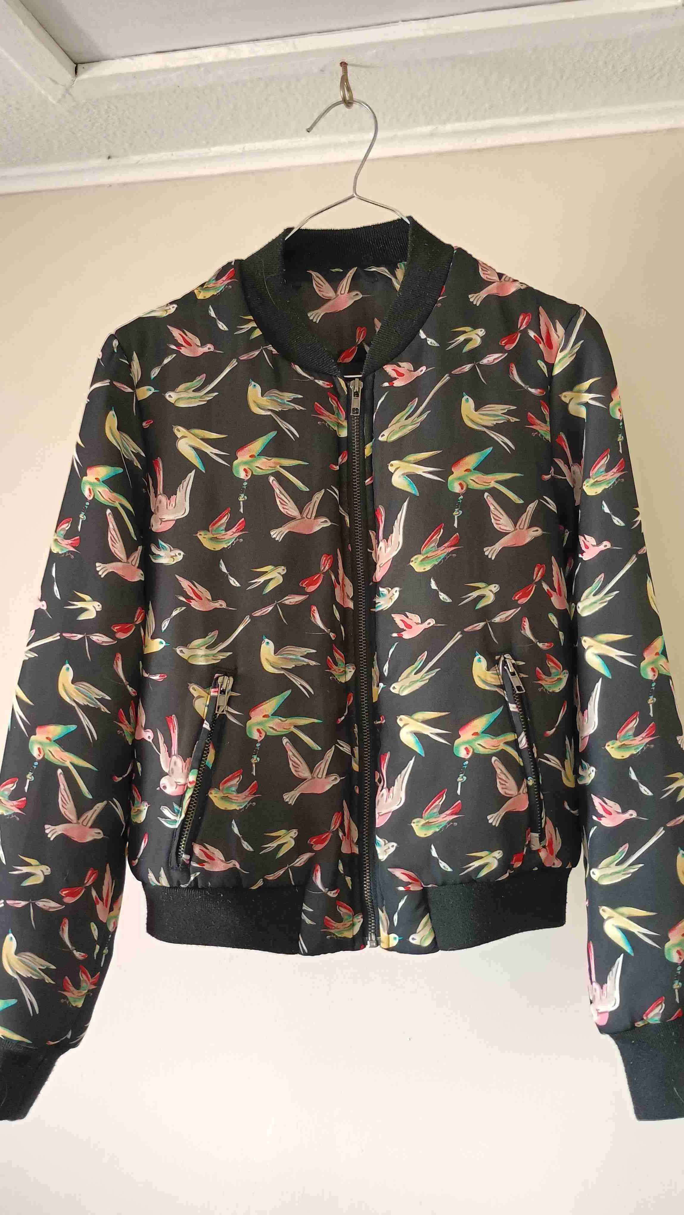 Chaqueta bomber con estampado de aves - 6